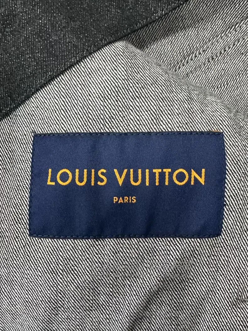 Louis Vuitton Louis Vuitton Black dark stripes presbyopic full logo list Size US S / EU 44-46 / 1 - 3 Thumbnail