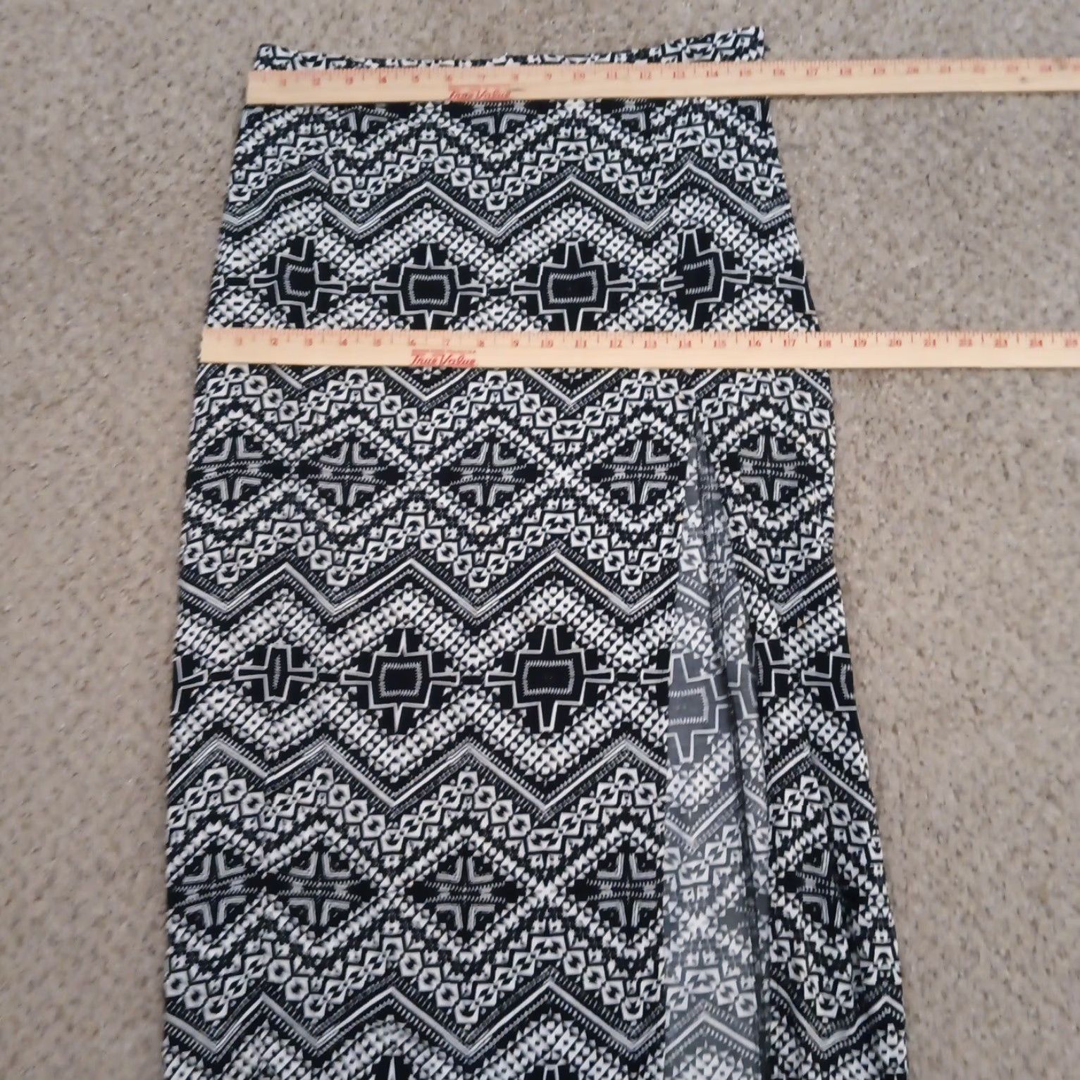 Express Express Skirt Women Midi Black White Geometric Rayon Zip Slit Pencil M Size 32" / US 10 / IT 46 - 2 Thumbnail