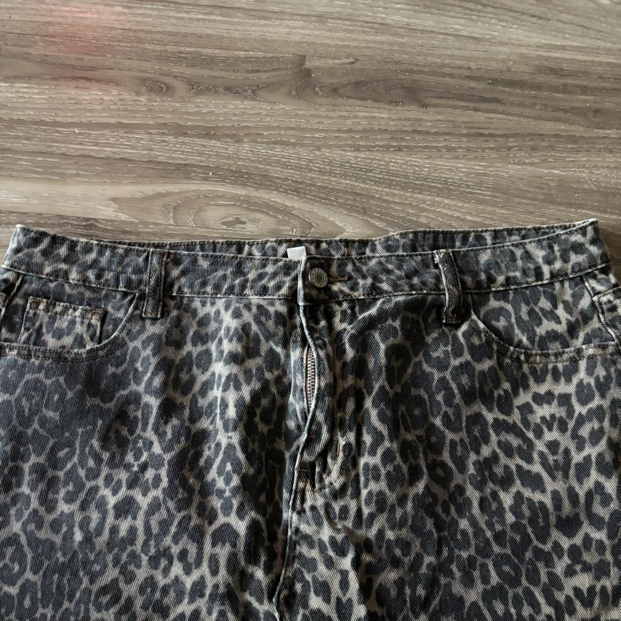 Vintage Crazy Vintage Y2K/2000s Leopard Print Mini Skirt! Size 36 Size 36" / US 14 / IT 50 - 2 Thumbnail