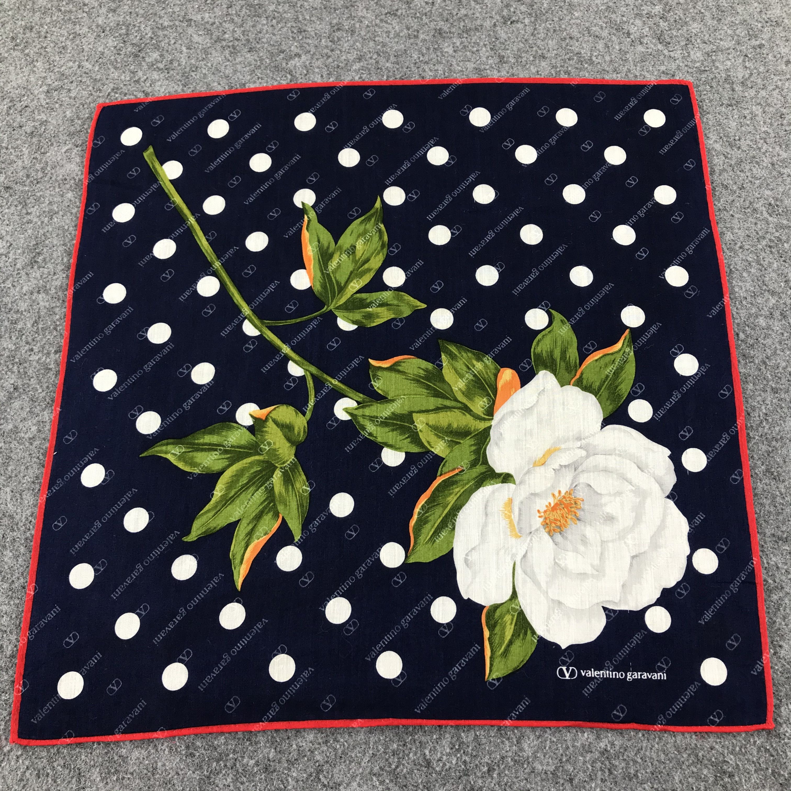 Vintage VaLeNtInO GaRaVaNi White Peony Handkerchief Bandana SCT085 Size ONE SIZE - 1 Thumbnail