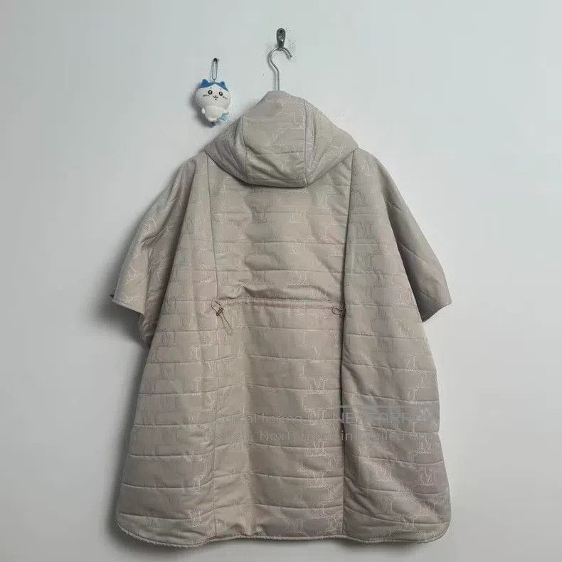 Max Mara Max Mara Gray Full Print Letter M Camel Fleece Cloak Size M / US 6-8 / IT 42-44 - 3 Thumbnail