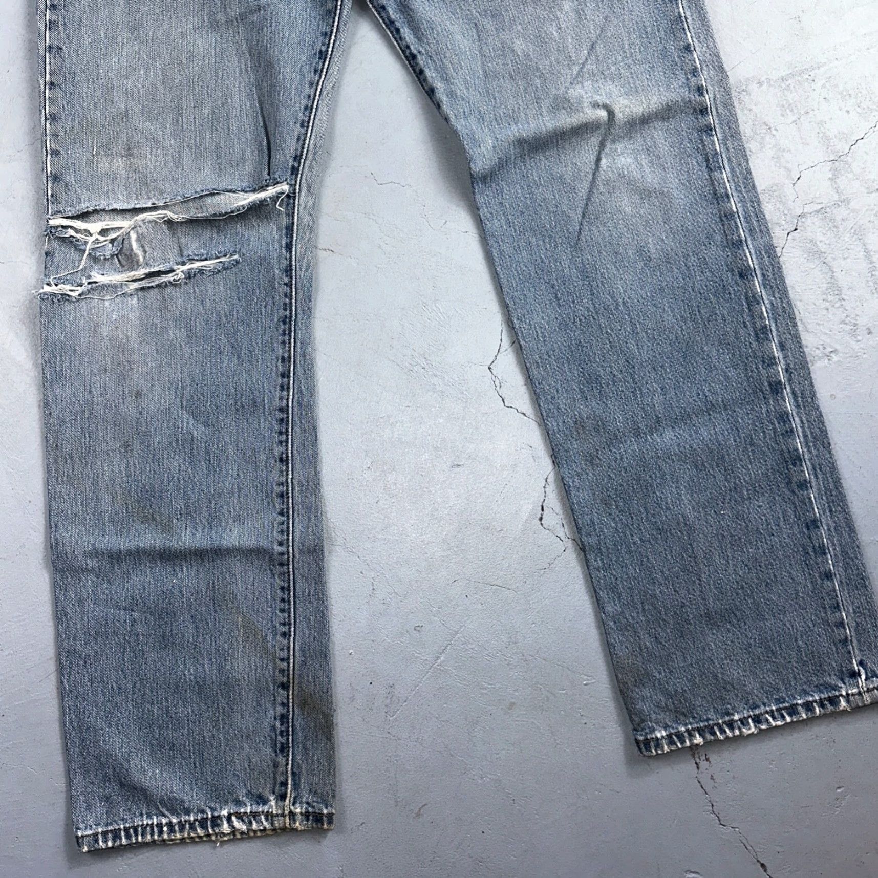 Levi's VINTAGE Levi's 501 Jeans Men 36x34 Straight Leg Light Wash 90s Classic Cotton Denim Size US 36 / EU 52 - 3 Thumbnail