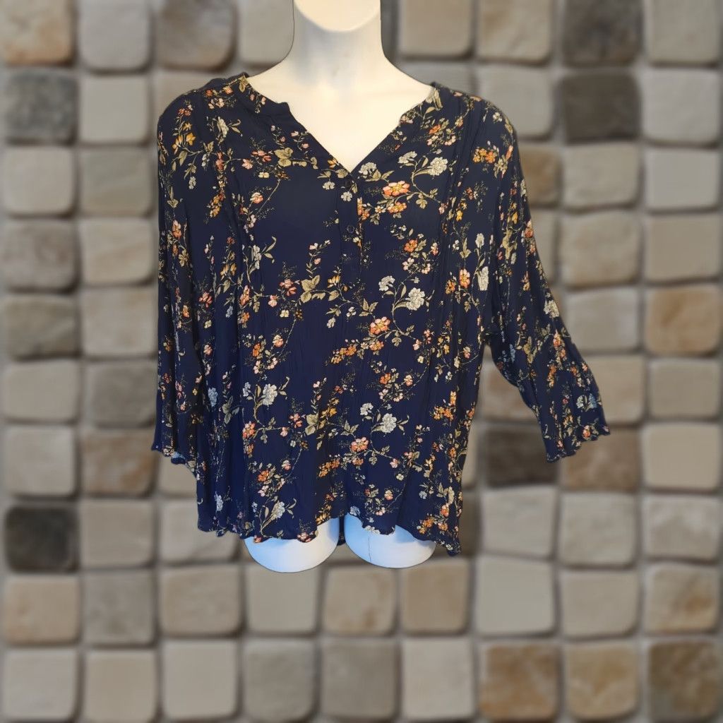 Vintage Fun 2 Fun Navy Blue Floral Blouse 3X V-Neck Long Sleeve Pleated Rayon Boho Hippie Bohemian Women Shirt Blouse Size XXL / US 16-18 / IT 52-54 - 1 Thumbnail