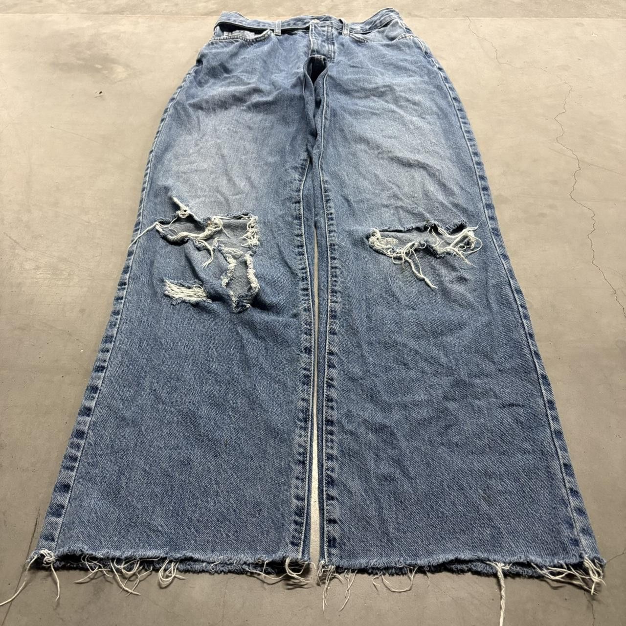 Vintage Crazy Vintage Y2K/2000s Super Baggy Wideleg Skater Medium Wash Denim Jeans with a built in belt! Size US 27 - 1 Thumbnail