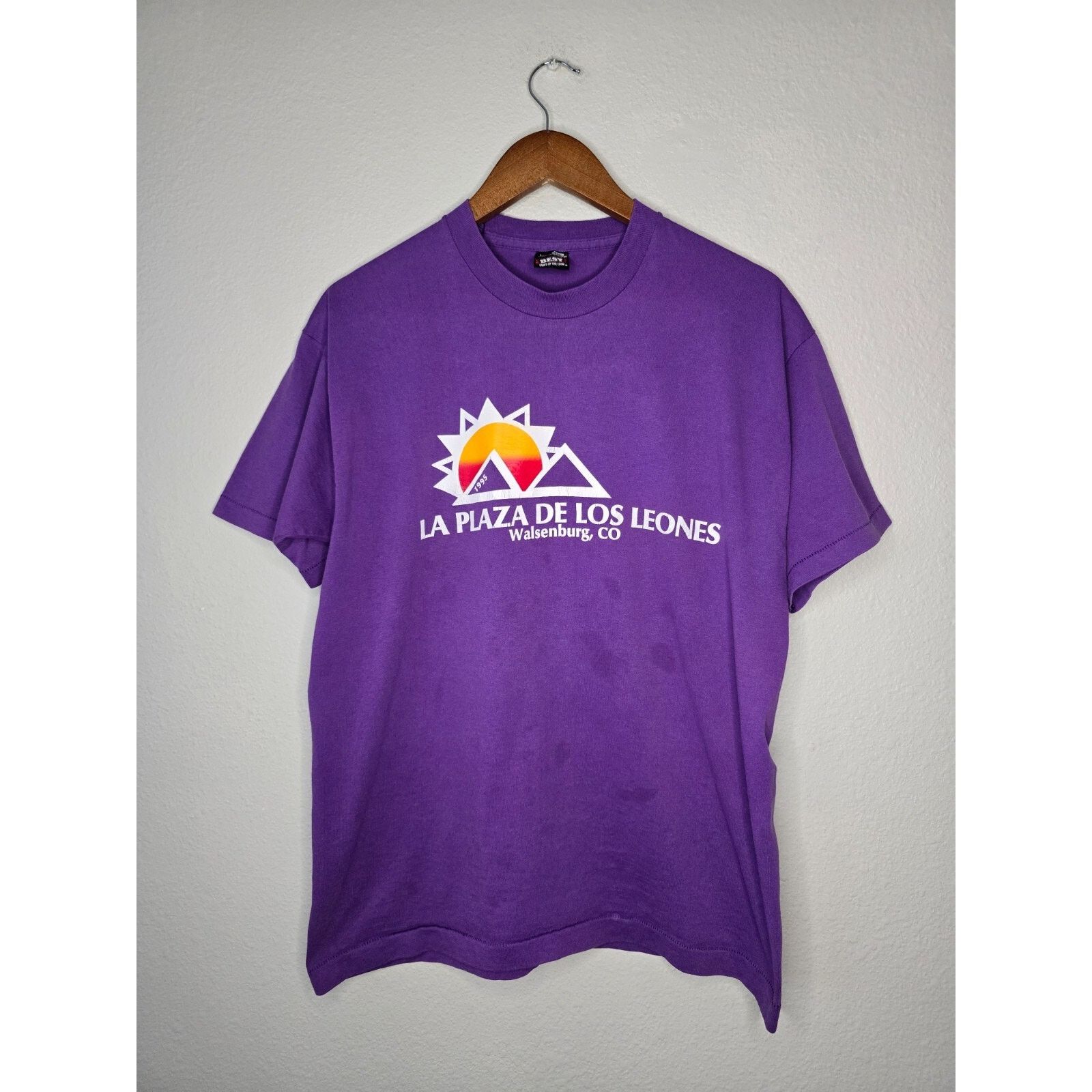 Vintage Vintage Walsenburg Shirt La Plaza De Los Leones Purple Tee L Size US L / EU 52-54 / 3 - 1 Thumbnail