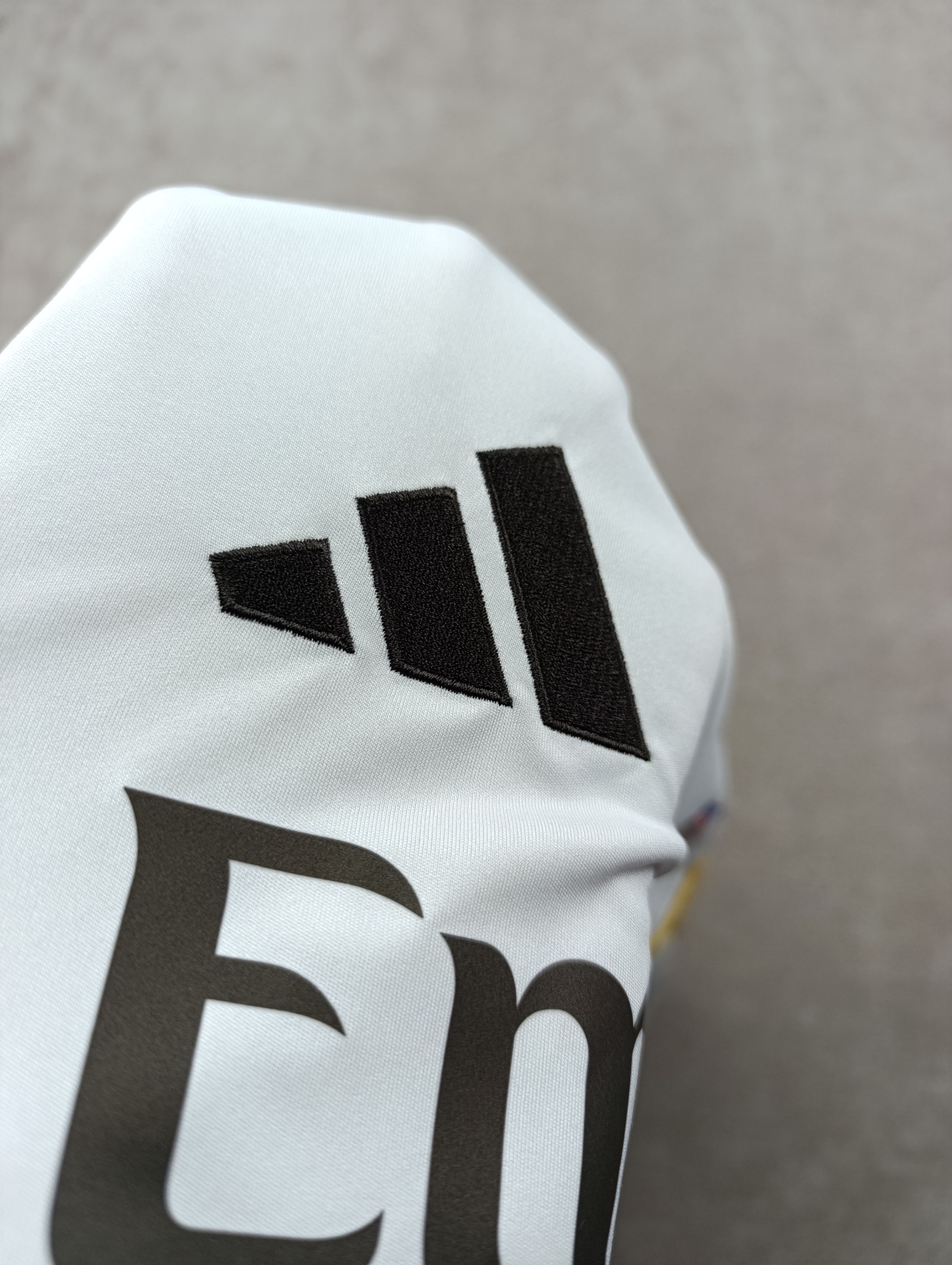 Adidas Adidas #10 MBAPPE Real Madrid 25/26 Home Jersey White Size US S / EU 44-46 / 1 - 9 Thumbnail