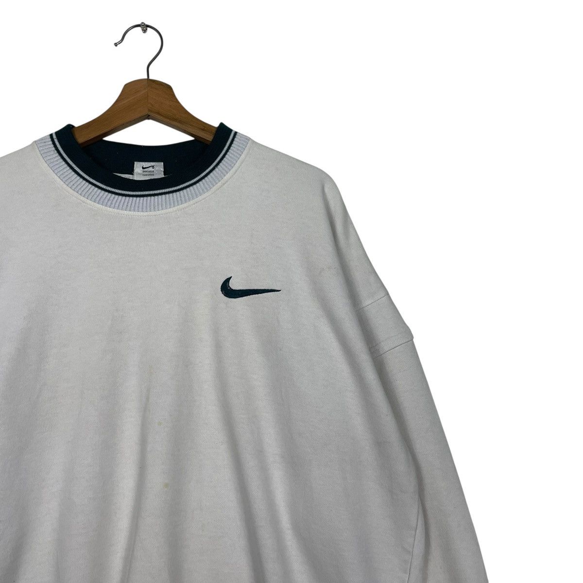 Nike Vintage Nike Swoosh Small Logo Sweater Size US L / EU 52-54 / 3 - 5 Thumbnail