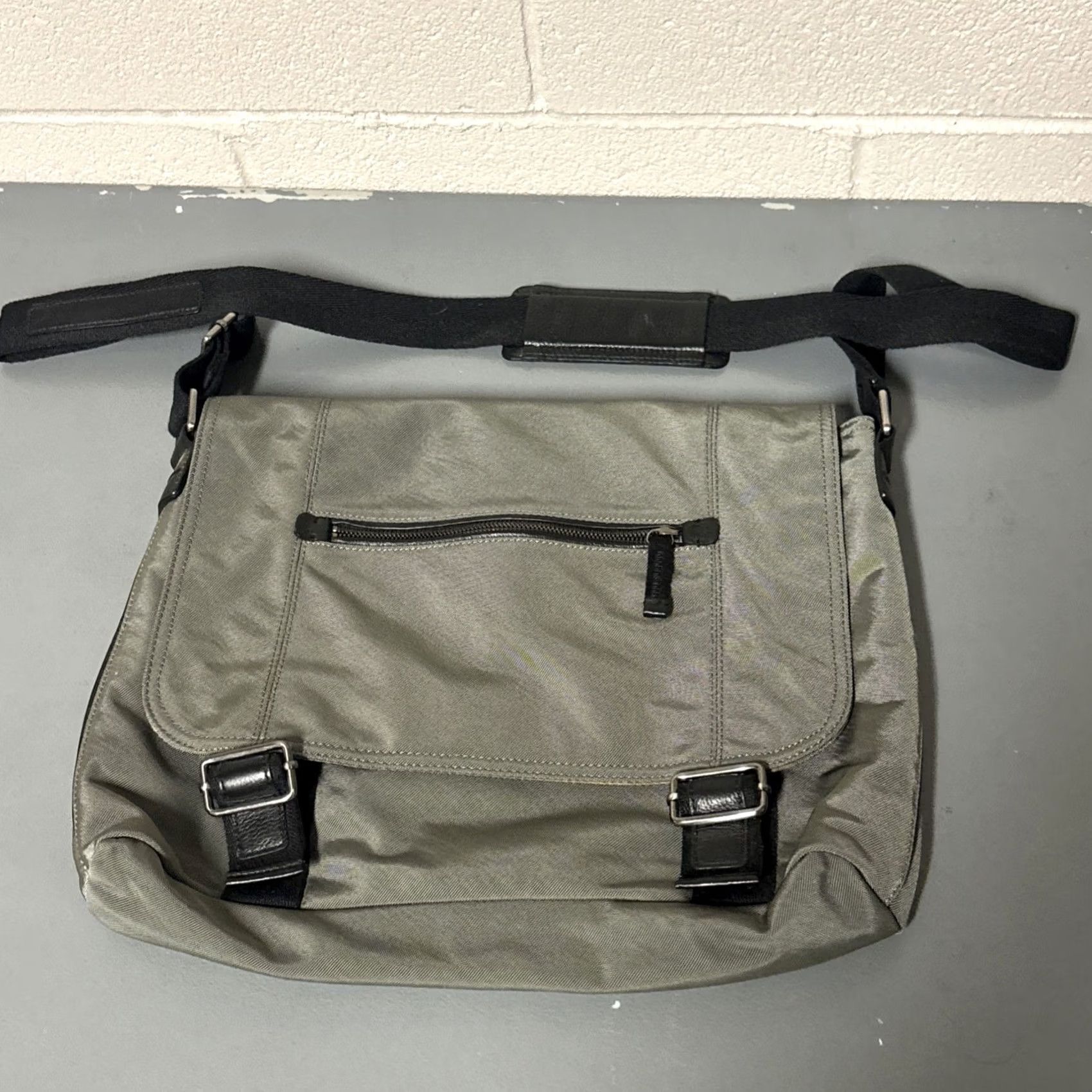 Banana Republic Banana Republic Messenger Bag Gray 2012 Men Medium Nylon Canvas Laptop Adjustable Pockets Shoulder Size ONE SIZE - 2 Thumbnail