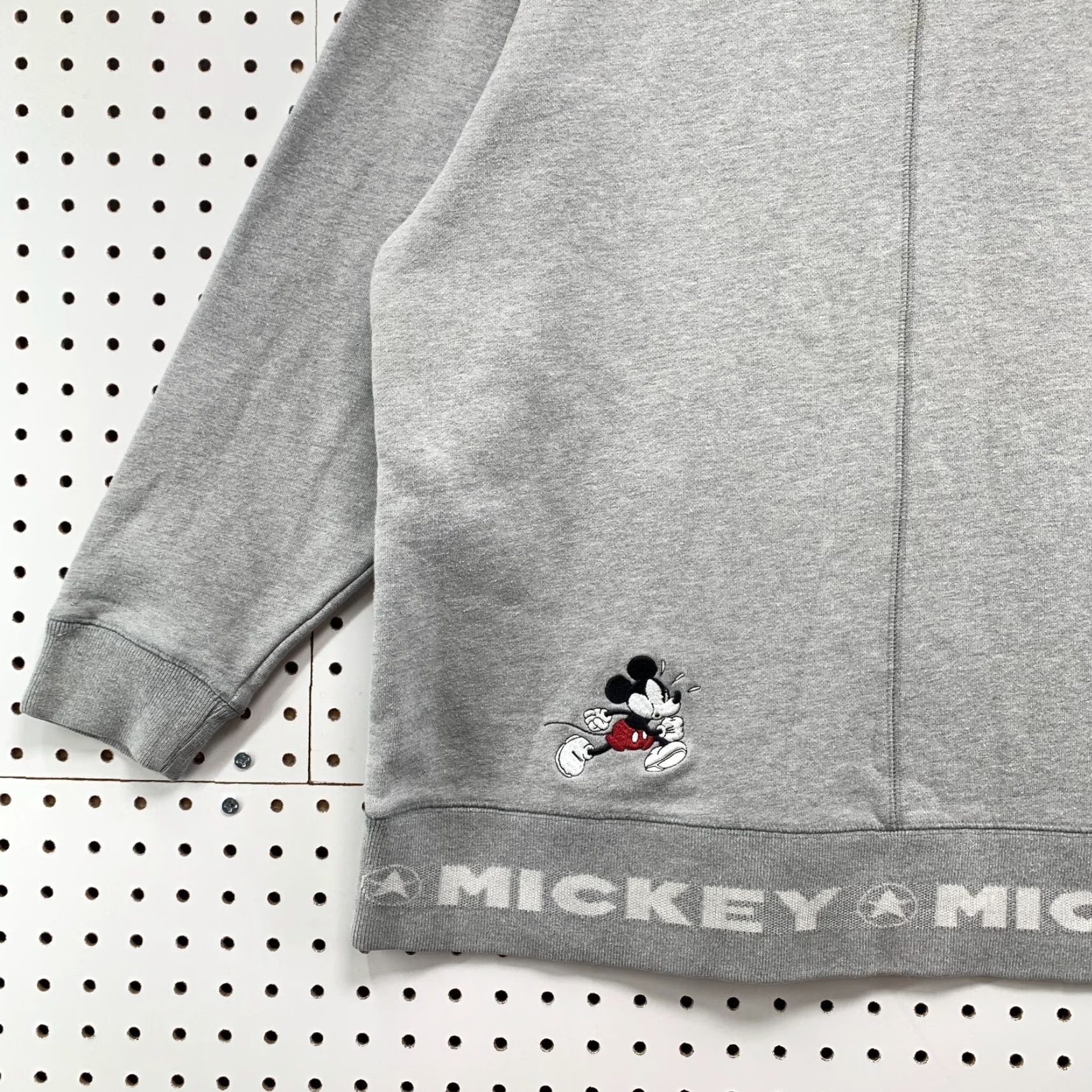 Disney VINTAGE Disney Mickey Mouse Crewneck Sweatshirt Gray Women Large 22.5x25.5 Disney Sweatshirt Women Large Gray Mickey Mouse Crewneck Vintage 22.5x25.5 Size L / US 10 / IT 46 - 3 Thumbnail