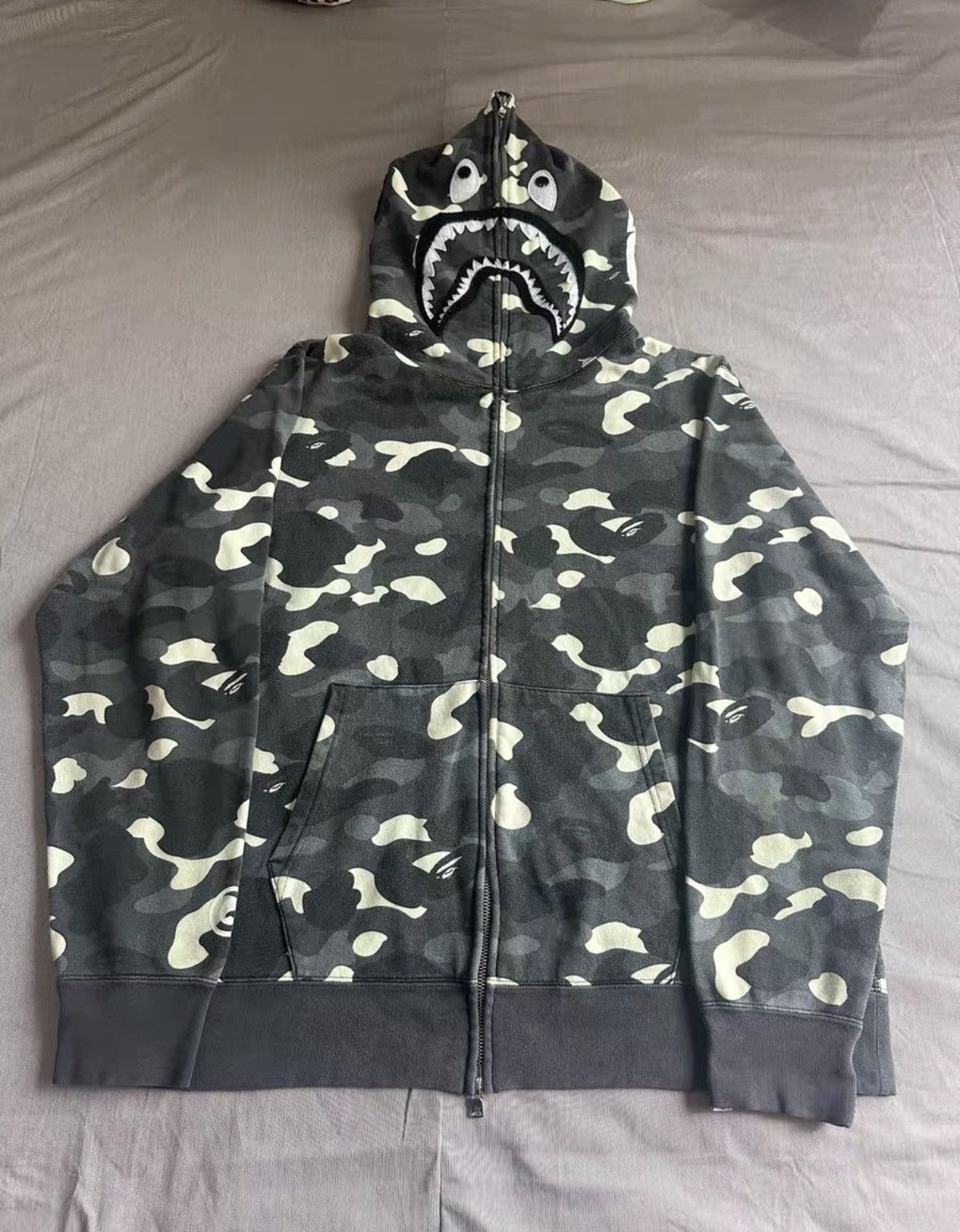Bape BAPE Glow-in-the-Dark Camo Shark Jacket K5 Size US XXL / EU 58 / 5 - 1 Thumbnail