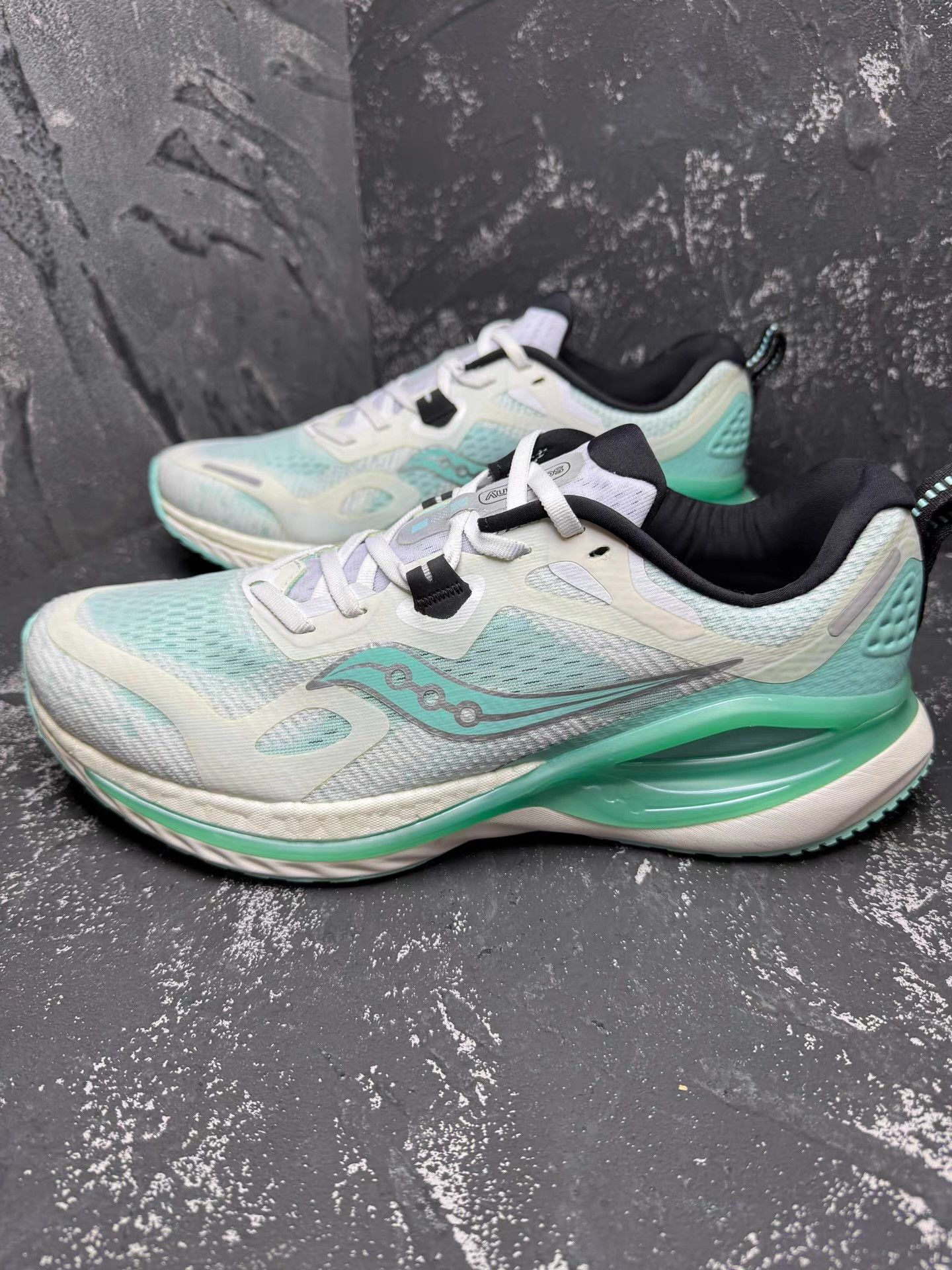 Saucony Saucony White & Blue High-Performance Running Shoes Q10 Size US 10.5 / EU 43-44 - 7 Thumbnail