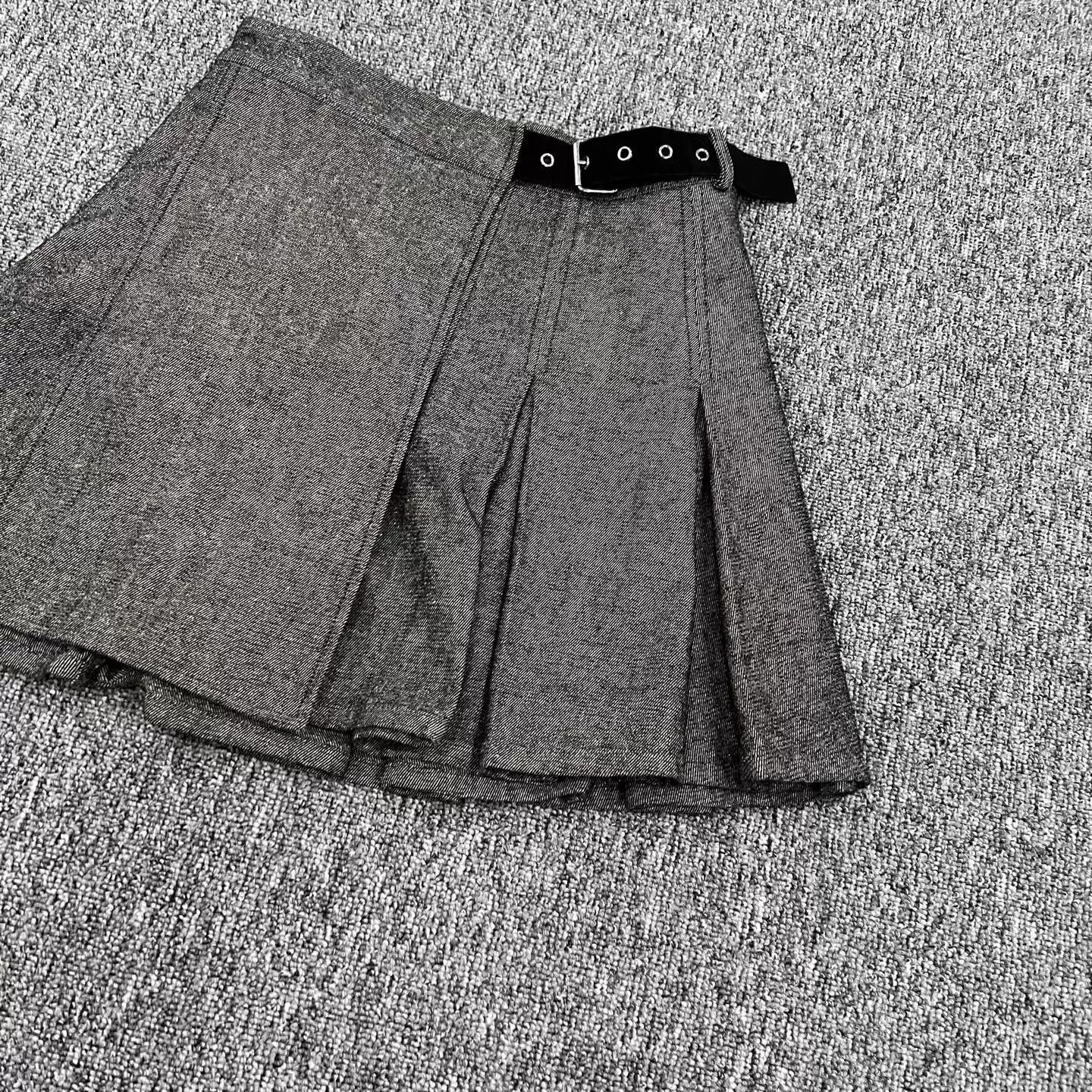Dior Dior women's gray waist adjust pleated skirt 36 Size 26" / US 2 / IT 38 - 3 Thumbnail