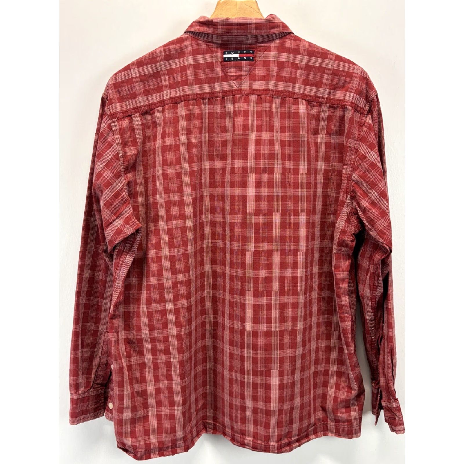 Tommy Hilfiger VINTAGE Tommy Hilfiger Jeans Button-Up Shirt L Red Cotton Long Sleeve Mens Size L Holiday Spellout READ Y2K Size US L / EU 52-54 / 3 - 2 Thumbnail
