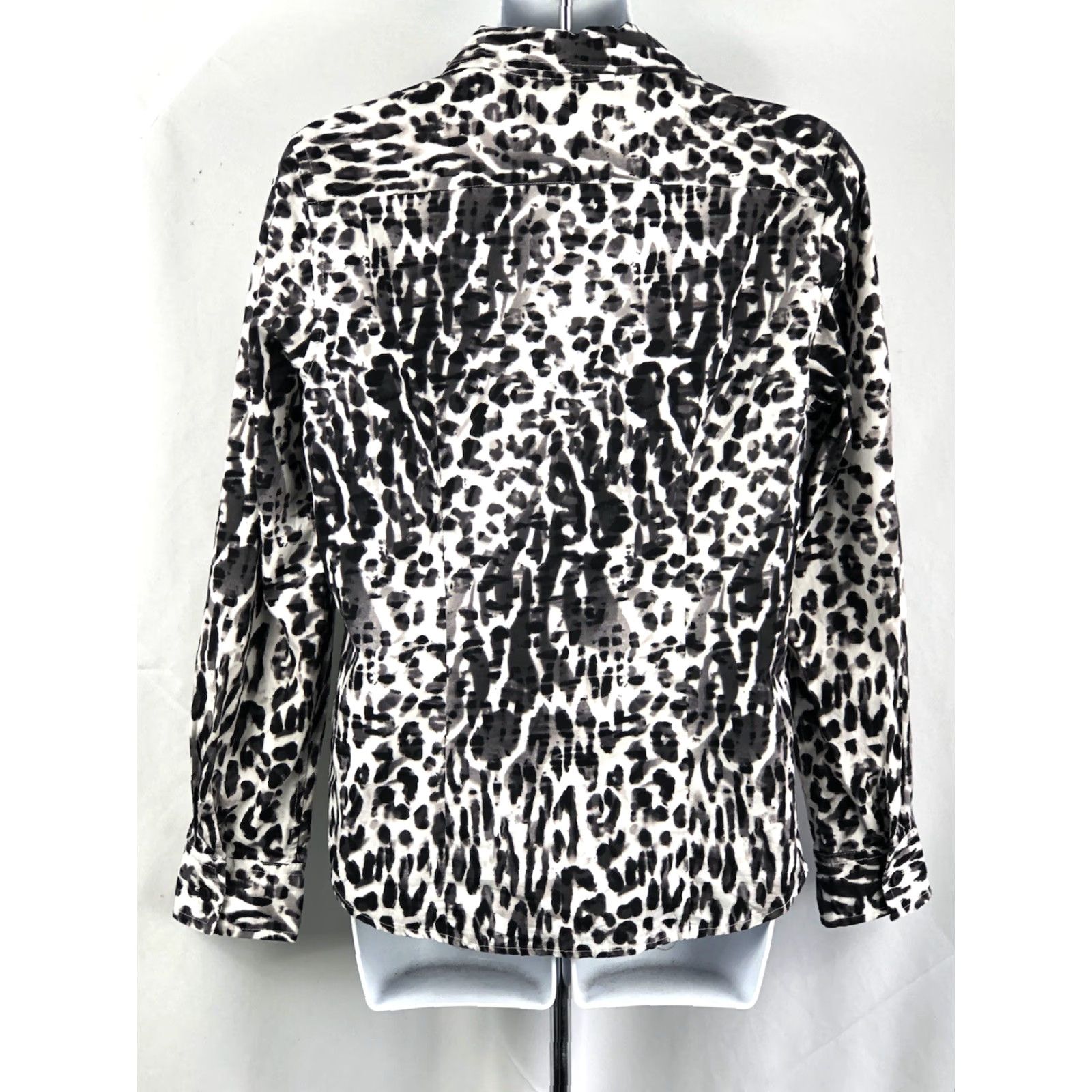 Jones New York Jones NY button Up Top M Leopard Tie front Collar Long Sleeve Shirt Women XS? Size M / US 6-8 / IT 42-44 - 3 Thumbnail