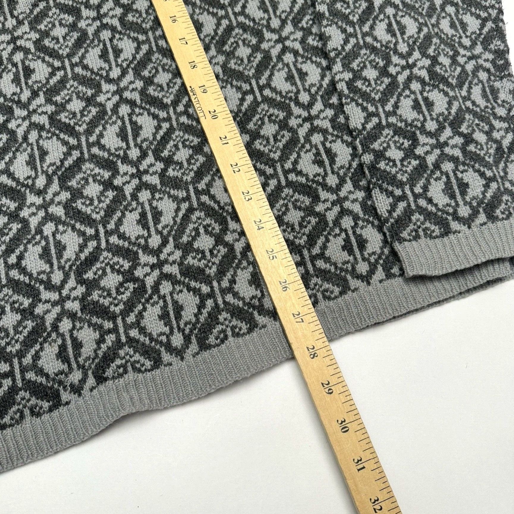 Gap GAP Men’s XL Grey 100% Lambswool V-Neck Sweater Geometric Y2K 2001 Pullover Mens Size US XL / EU 56 / 4 - 5 Thumbnail