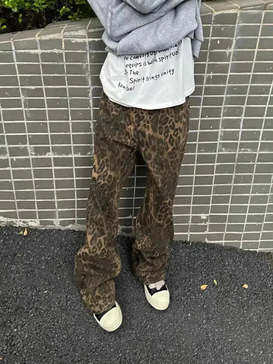 Japanese Brand Retro brown leopard print straight leg flared jeans Size US 32 / EU 48 - 6 Thumbnail