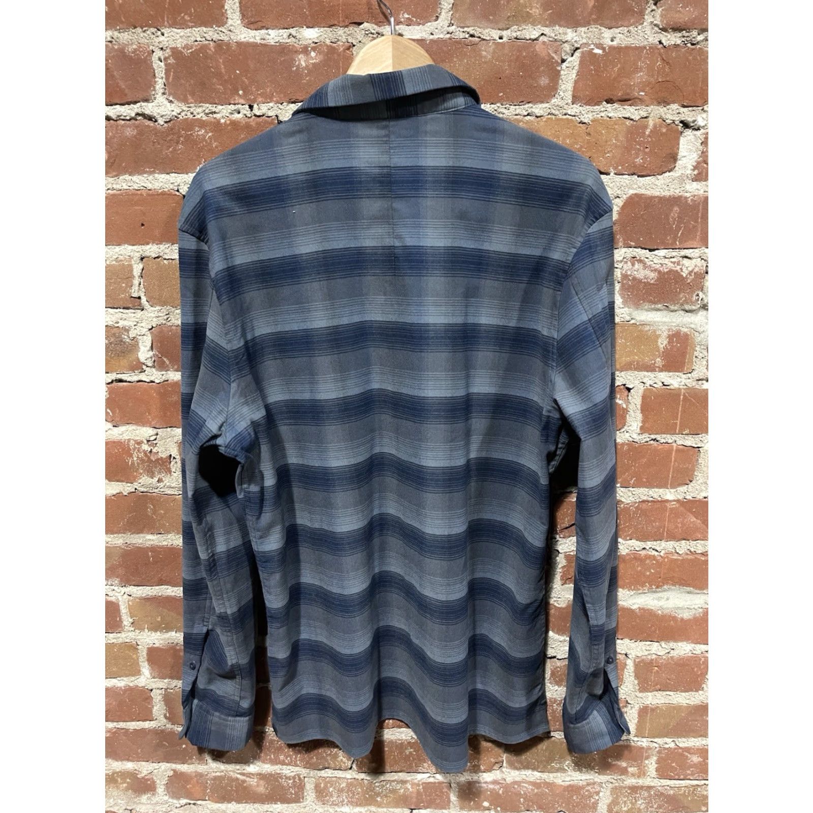 Lululemon Lululemon Shirt Men's XL Blue Gray Stretch Twill Flannel Button-Up Collar Long Sleeve Zip Pocket Casual Outdoor Preppy All Seasons Breathable Size US XL / EU 56 / 4 - 3 Thumbnail