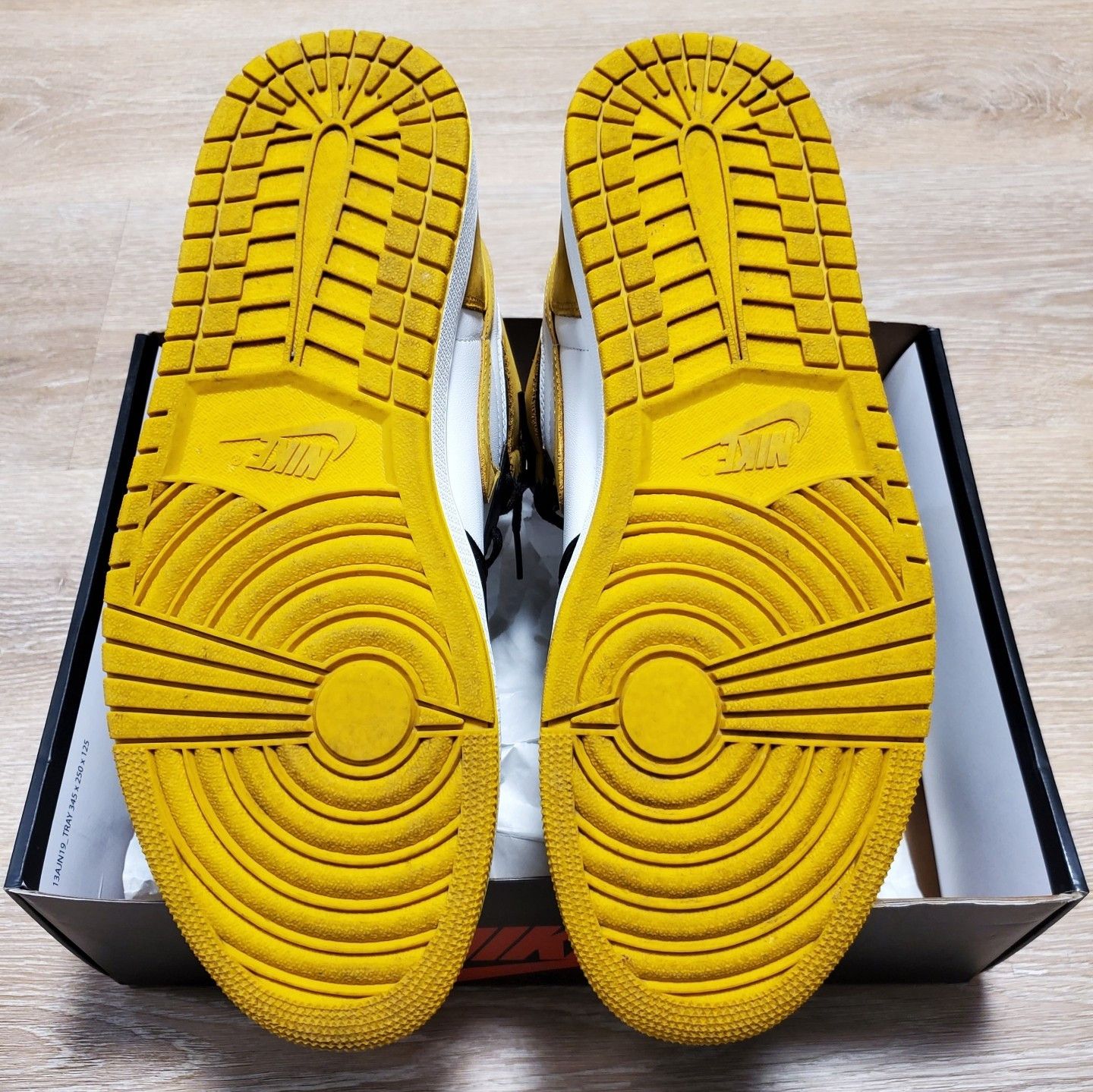 Jordan Brand × Nike Size 12.5 Jordan 1 High Best Hand In Game Yellow Ochre 2018 Size US 12.5 / EU 45-46 - 7 Thumbnail