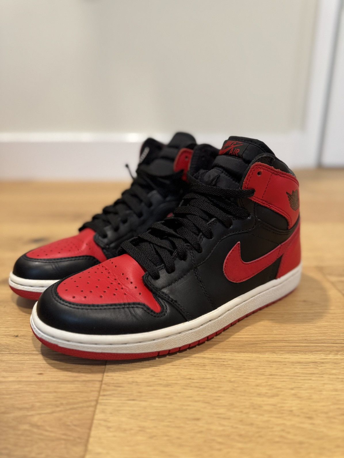 Jordan Brand × Nike Jordan I Black/Varsity Red Bred size 9. VNDS Size US 9 / EU 42 - 5 Thumbnail