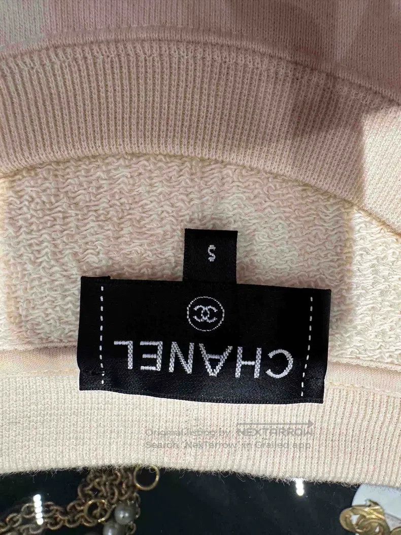 Chanel Chanel 20A Pearl beige No. 31 logo sweatshirt Size S / US 4 / IT 40 - 2 Thumbnail