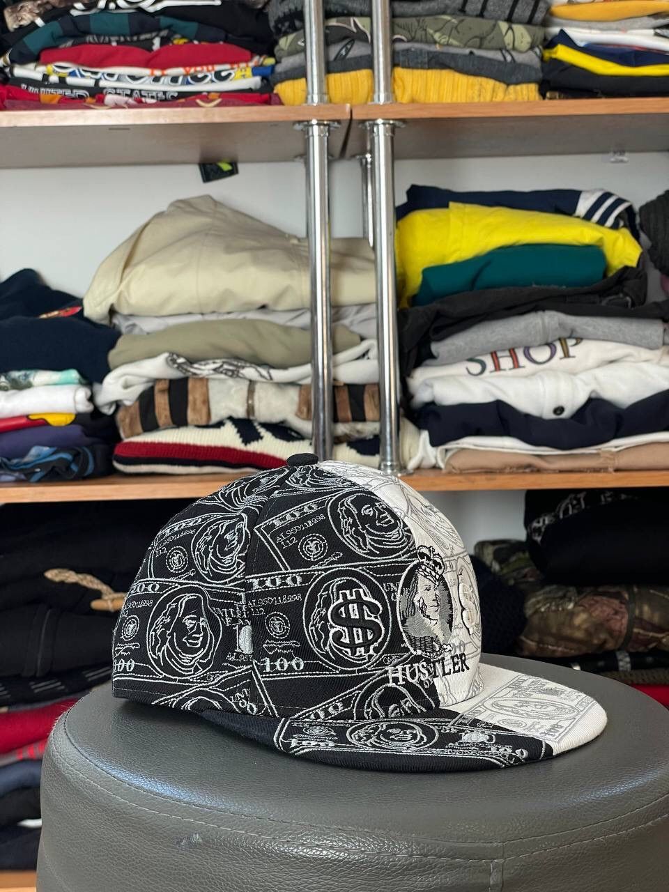 MLB × New Era Vintage New Era Embroidered Dollar 💵 Snap back hat Size ONE SIZE - 1 Thumbnail