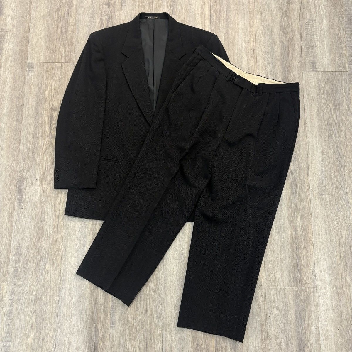Valentino Valentino Italian Wool 2-Button Black Suit 42S Size 42S - 1 Thumbnail