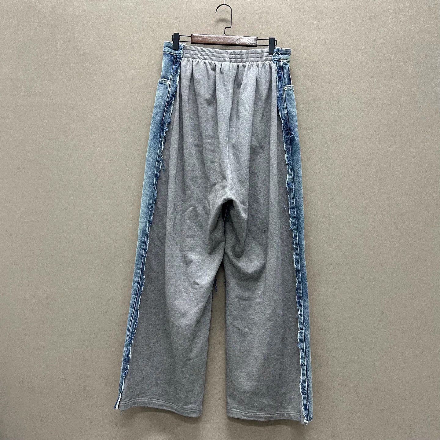 Balenciaga Balenciaga blue spliced denim sweatpants M ys000915 Size US 32 / EU 48 - 2 Thumbnail