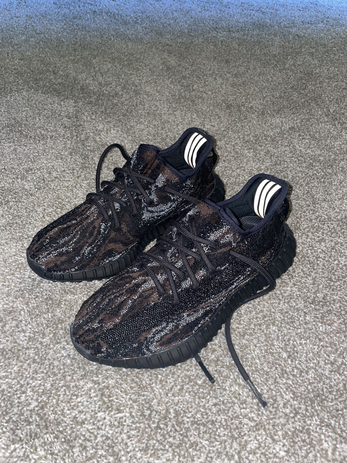 Adidas Adidas Yeezy 350 V2 MX rock running shoe Size US 6 / IT 36 - 2 Thumbnail