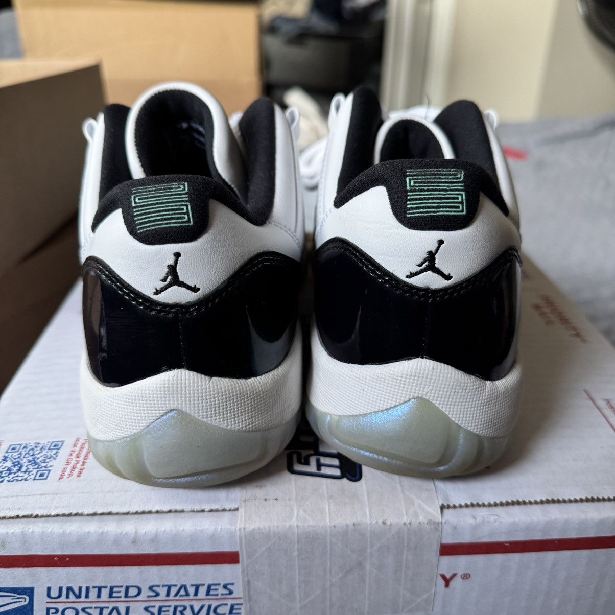 Nike JORDAN 11 RETRO LOW 'EMERALD' Size US 9.5 / EU 42-43 - 7 Thumbnail