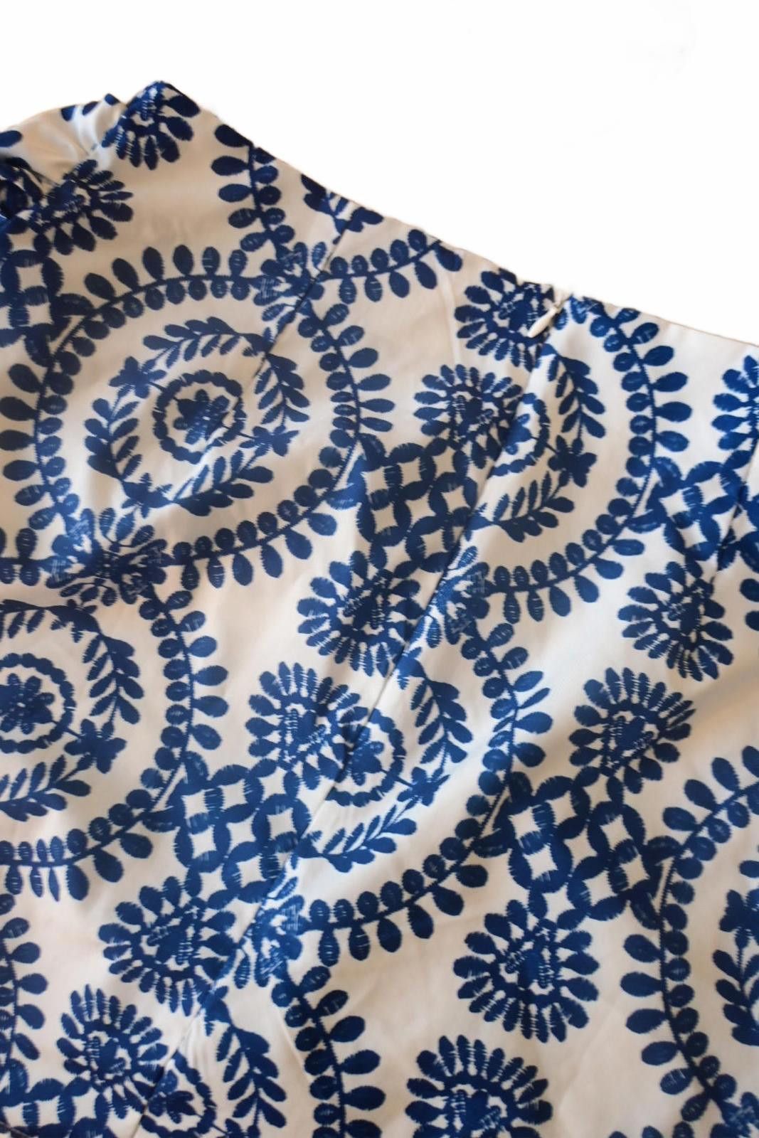Shein SHEIN Blue and White Printed Cotton Wrap Mini Skirt Sz SMALL Size 28" / US 6 / IT 42 - 5 Thumbnail