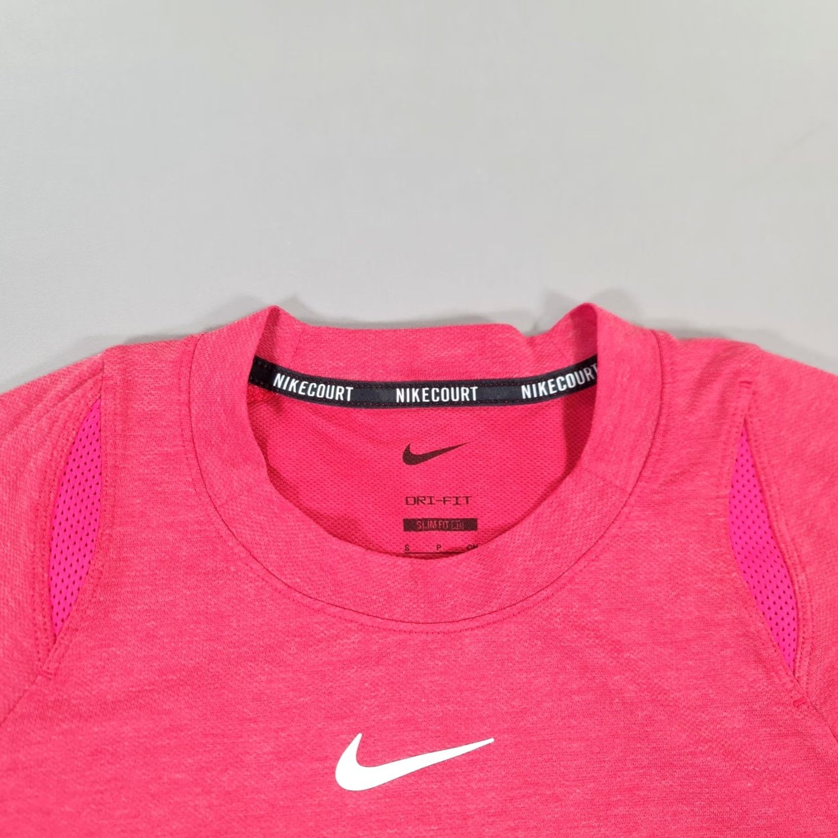 Nike Nike Womens Tennis T Shirt Slim Red Small Dri-Fit Court Slam Nike Dri-Fit FD5675 614 Womens T-Shirt Size S / US 4 / IT 40 - 2 Thumbnail