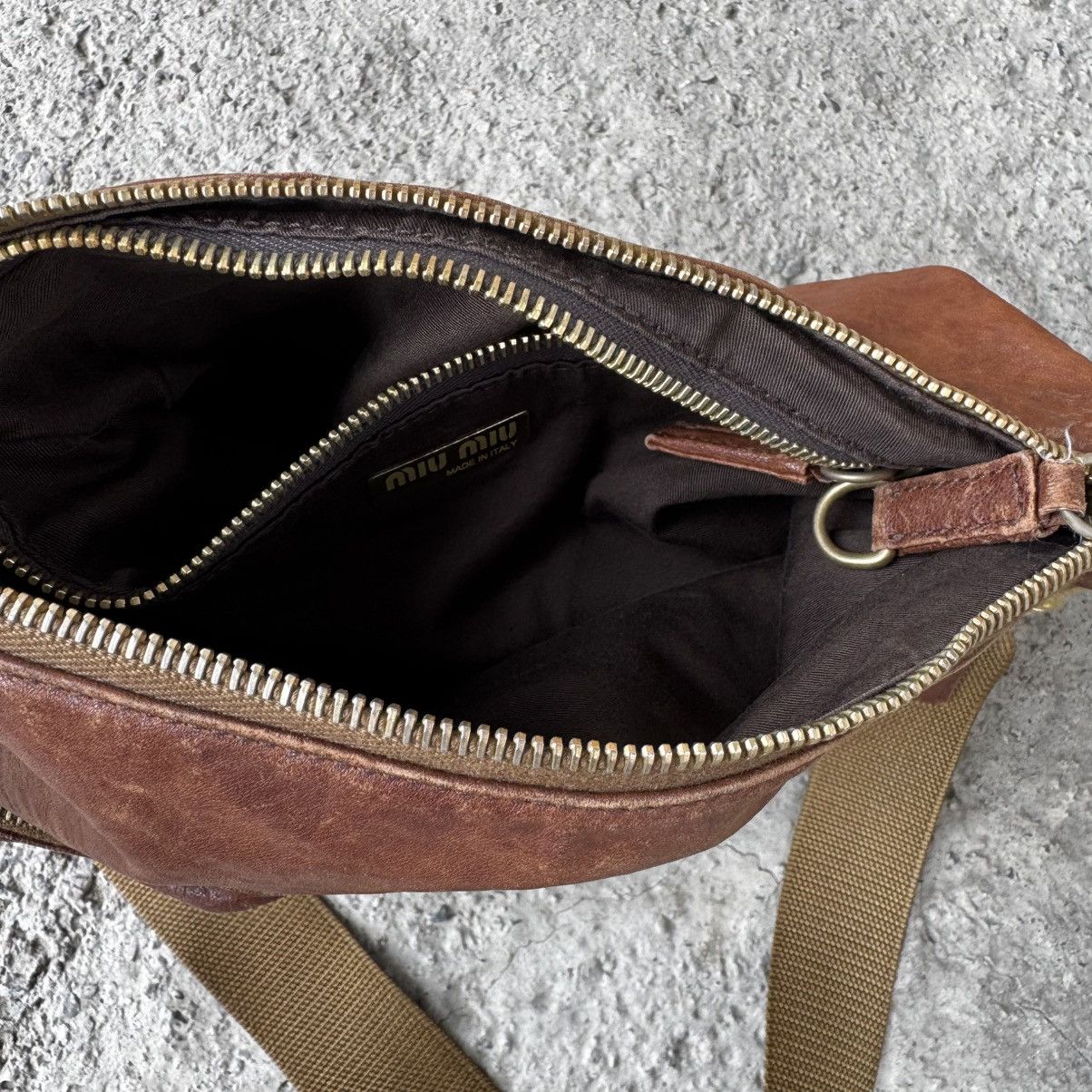 Miu Miu Miu Miu Distressed Leather Messenger/ Crossbody Shoulder Bag Size ONE SIZE - 6 Thumbnail