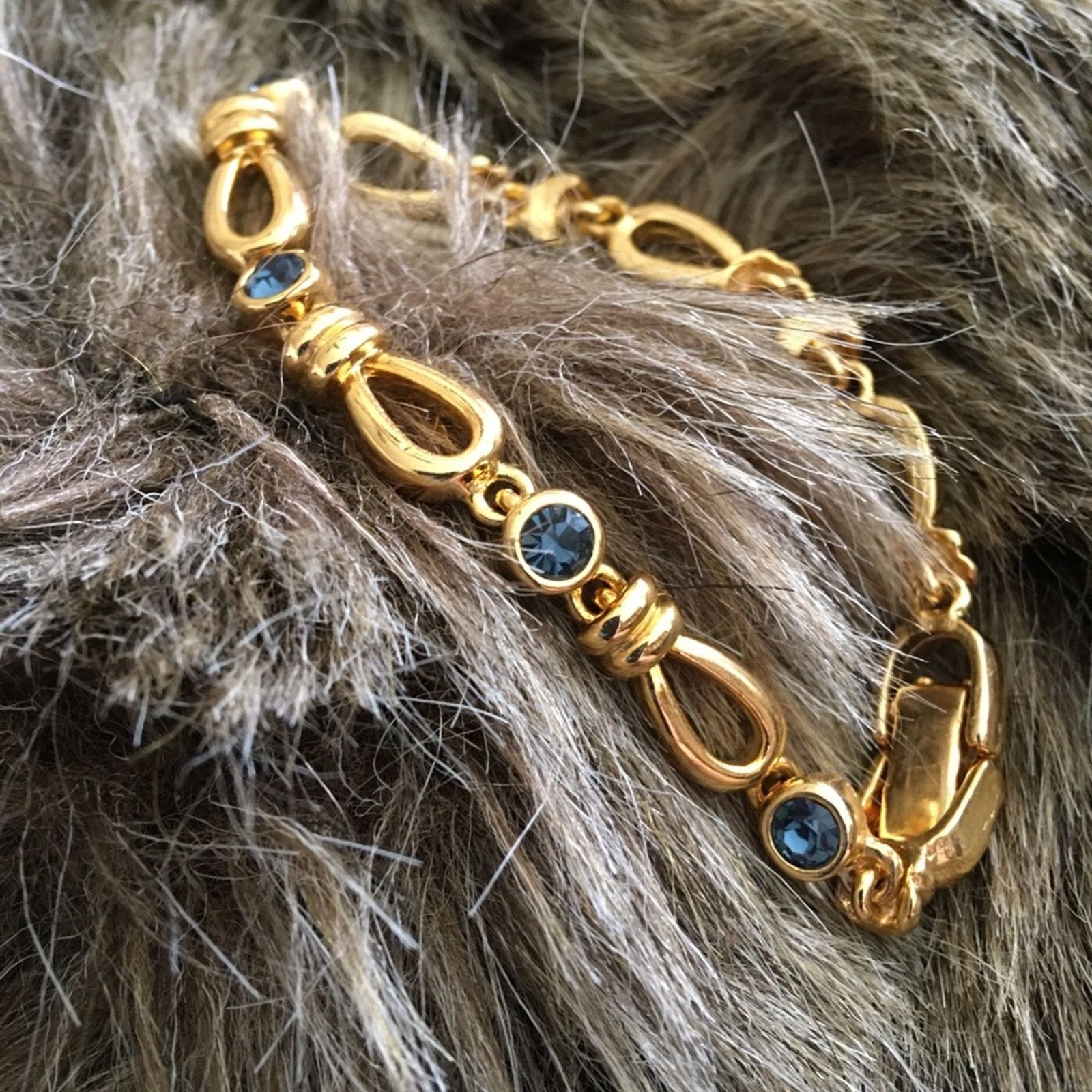 Jewelry Shiny gold tone rope design rhinestone bracelet Size ONE SIZE - 1 Thumbnail