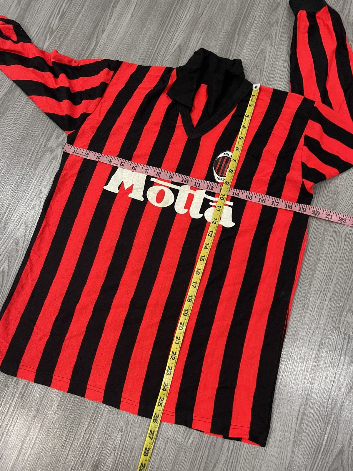Vintage Vintage AC Milan 100%Acrylic Long Sleeve Supporter Jersey Size US M / EU 48-50 / 2 - 7 Thumbnail