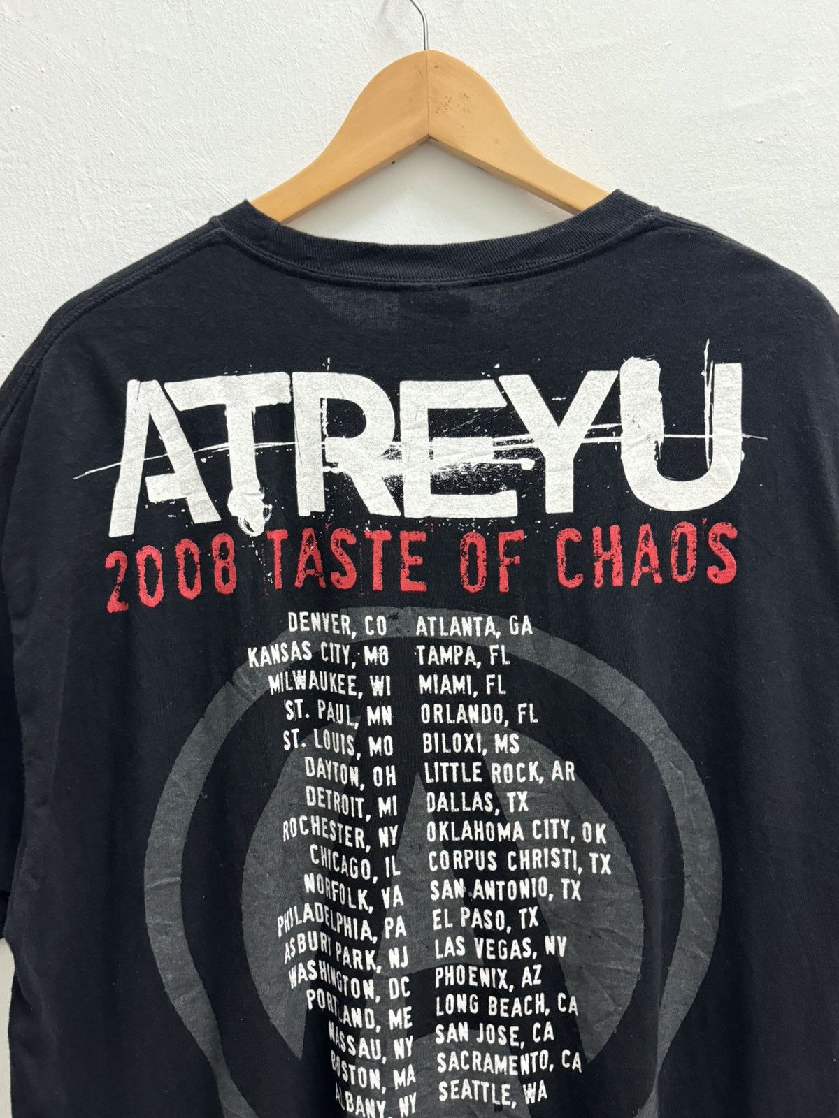 Band Tees VINTAGE ATREYU TOUR 2008 TASTE OF CHAOS TEE Size US XL / EU 56 / 4 - 9 Thumbnail
