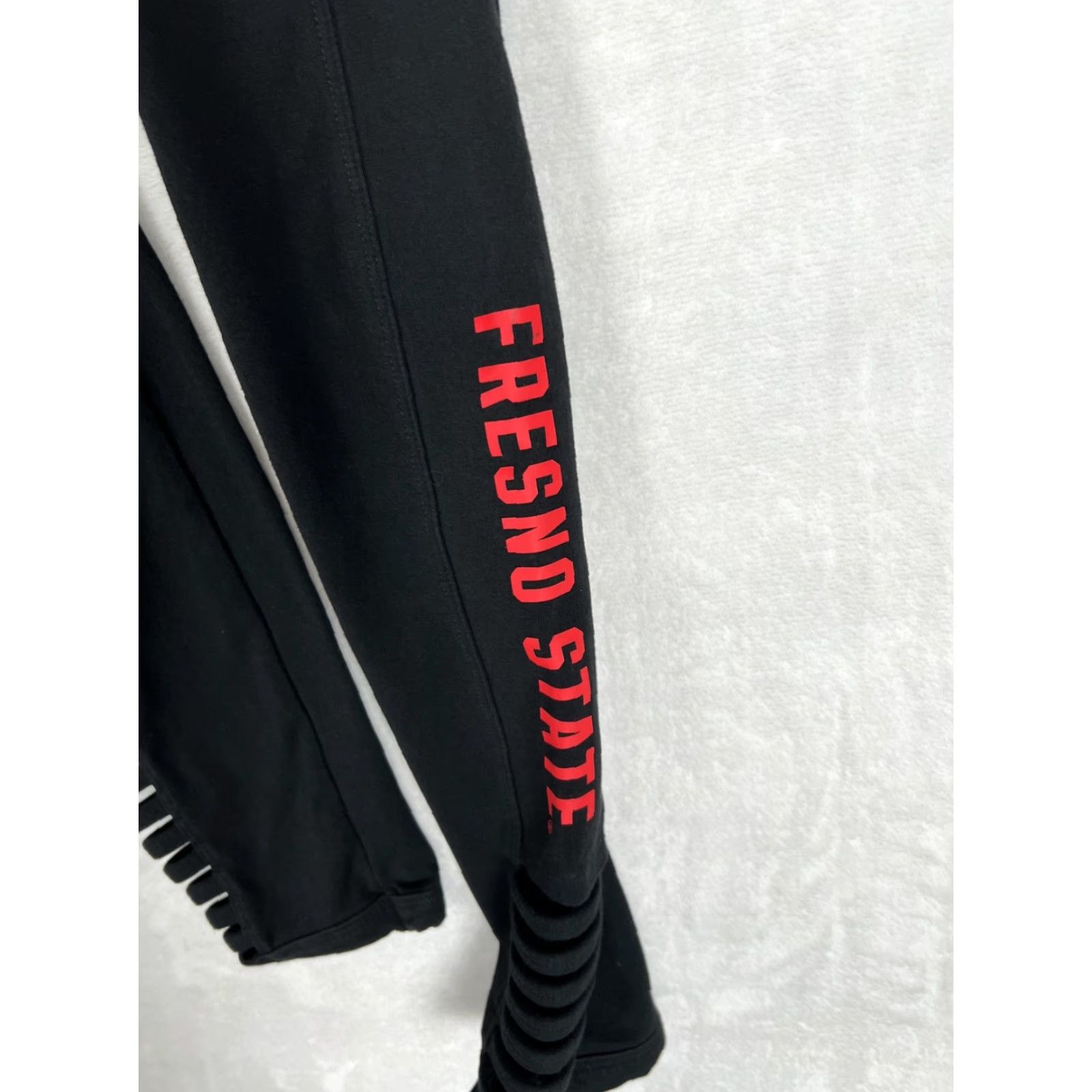 Victoria's Secret Victoria's Secret PINK Fresno State Bulldogs Black Yoga Pants Size Medium Women Capri Activewear Size 32" / US 10 / IT 46 - 5 Thumbnail