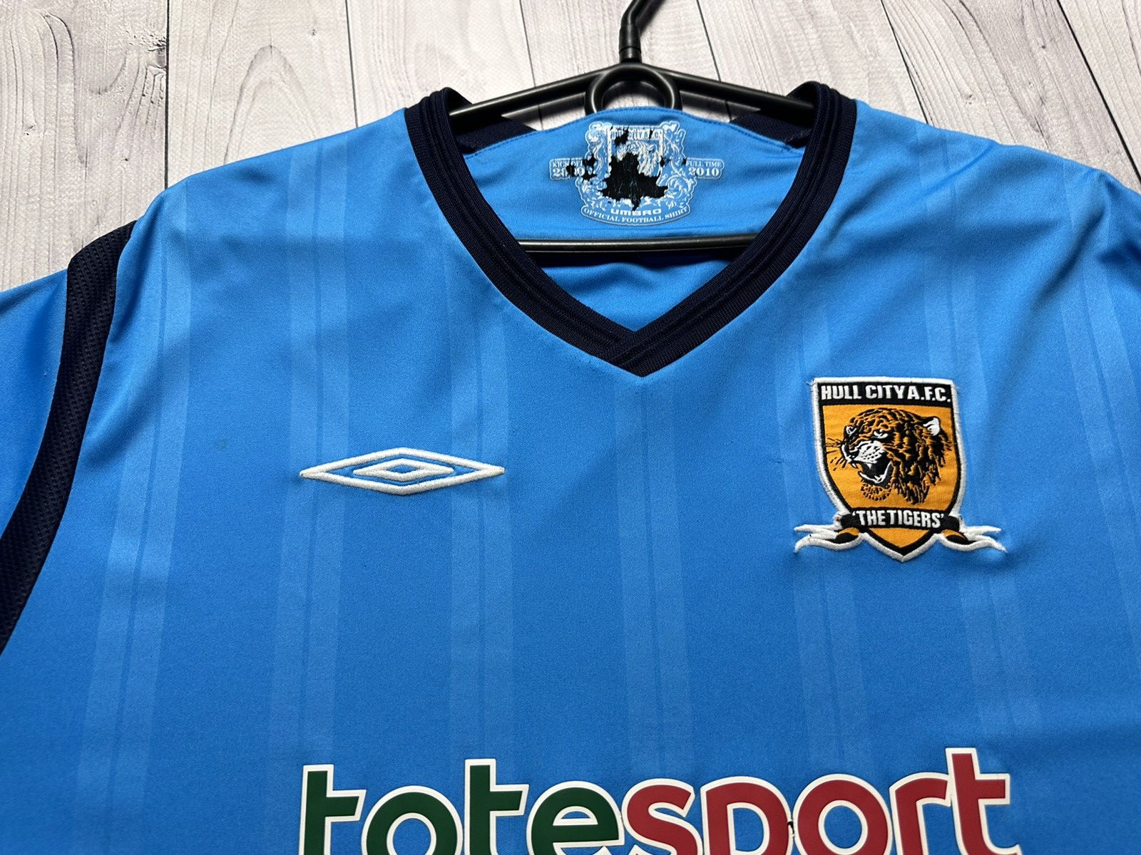 Umbro × Vintage Vintage Umbro Hull City soccer jersey size XL logo blue rare Size US XL / EU 56 / 4 - 6 Thumbnail