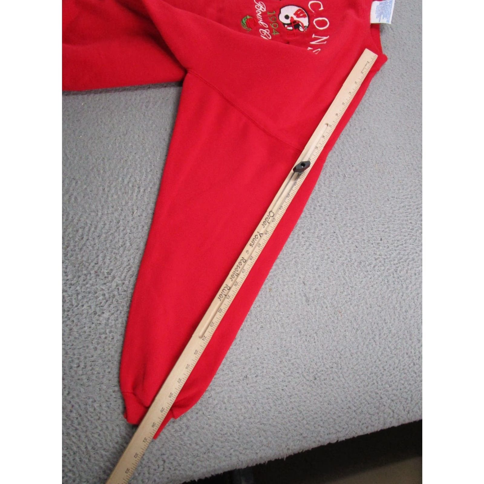 Hanes VINTAGE Wisconsin Badgers Sweatshirt XL Embroidered Hanes Crew Neck Red Graphic Print Mens Size US XL / EU 56 / 4 - 7 Thumbnail