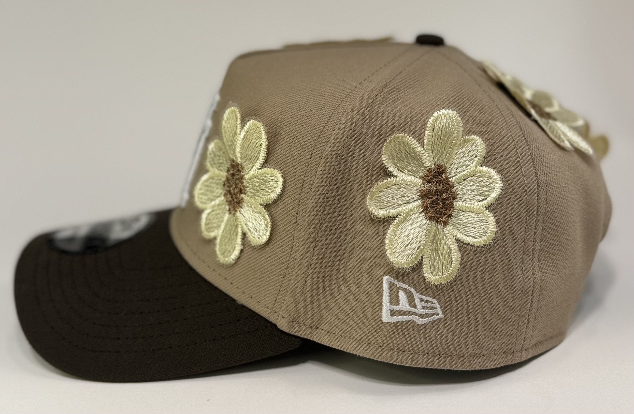 New Era Tan New Era with Cream Flowers // Inverted LA Size ONE SIZE - 3 Thumbnail