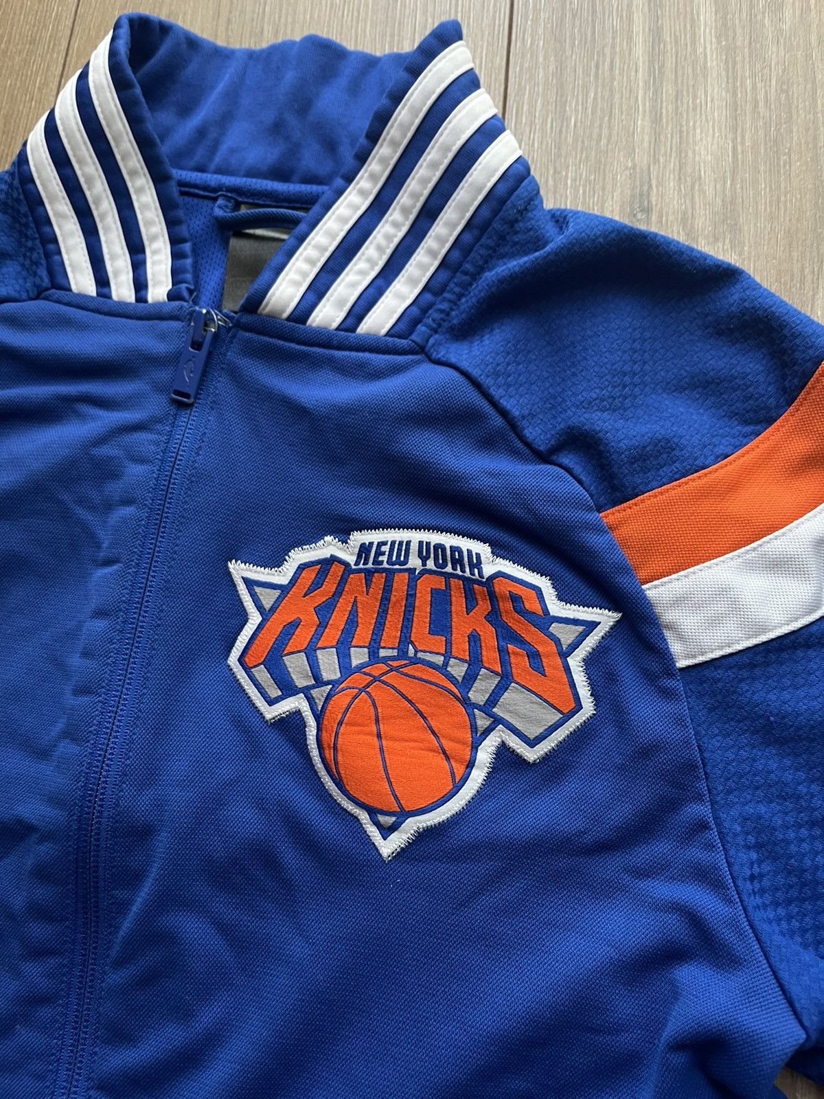NBA Classic adidas New York Knicks 🇺🇸 zip up holdie Size US S / EU 44-46 / 1 - 4 Thumbnail
