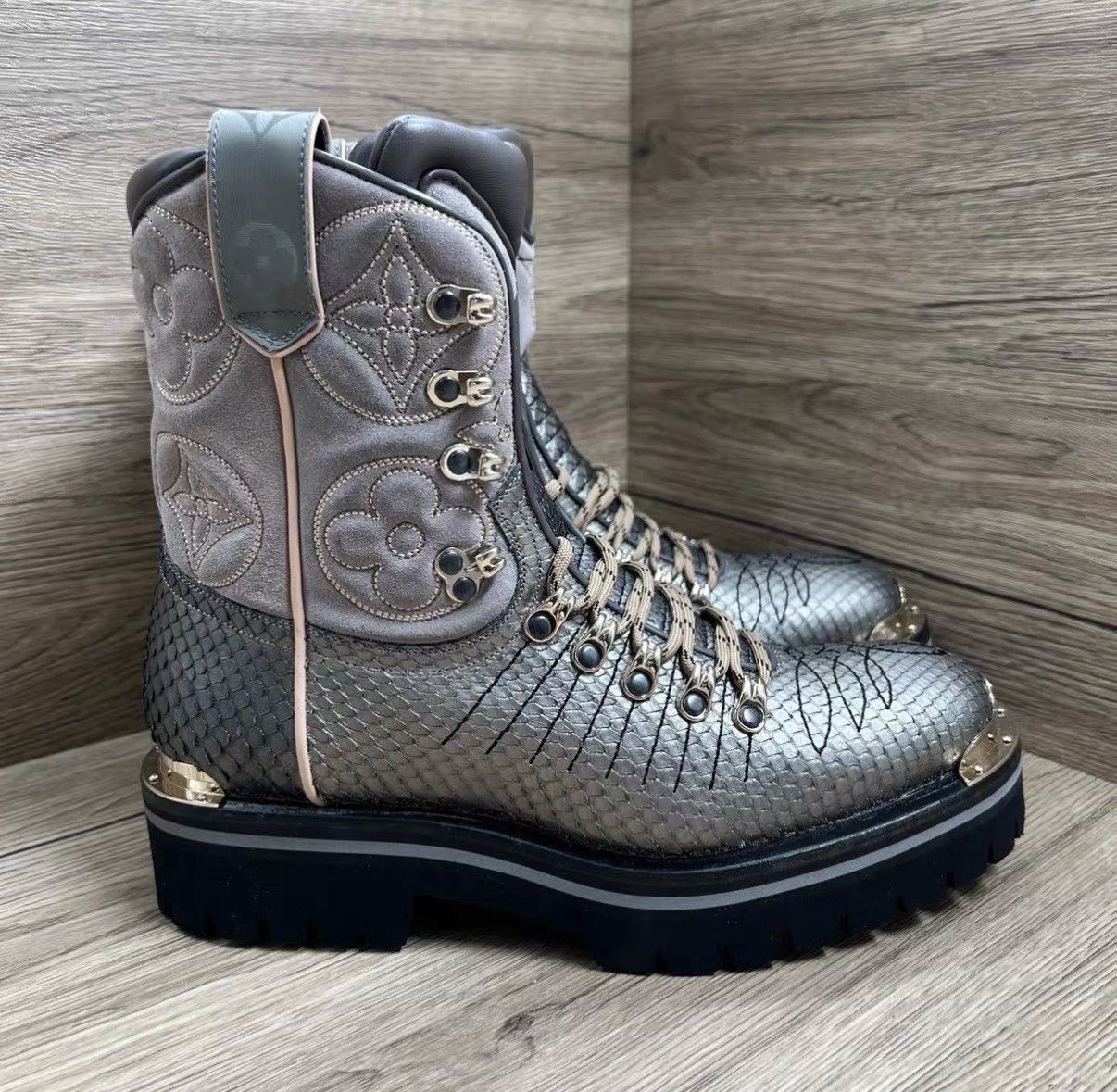 Louis Vuitton Louis Vuitton Snake Pattern Knee-High Boots J41 Size US 7.5 / EU 40-41 - 4 Thumbnail