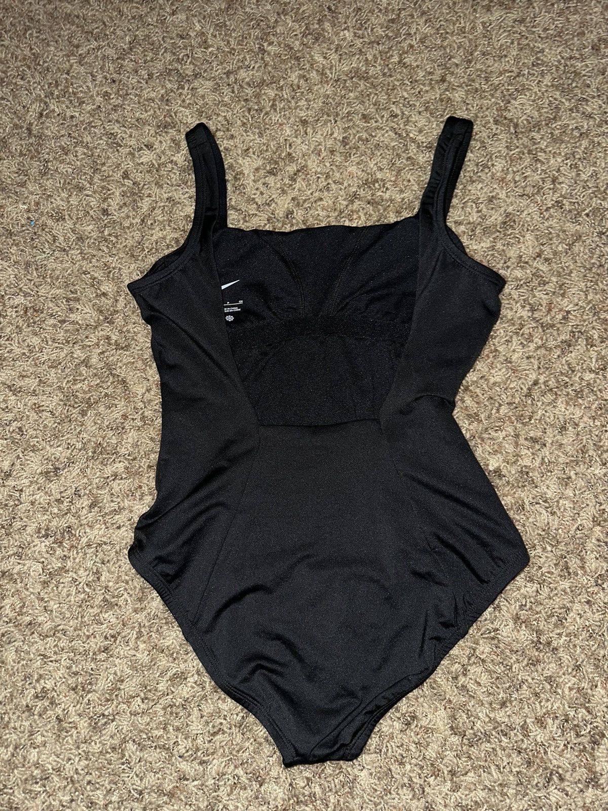 Nike Women's Essential Solid U Back One Piece Swimsuit Size S / US 4 / IT 40 - 2 Thumbnail