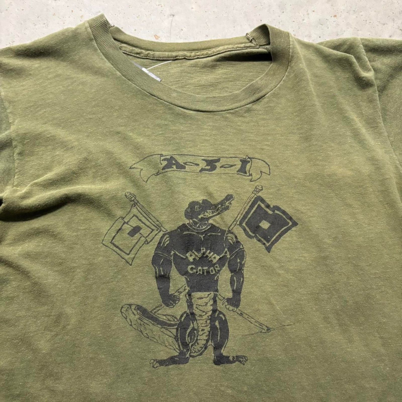 Vintage Crazy Vintage 70s Alpha Gator Military Graphic T Shirt Size US M / EU 48-50 / 2 - 4 Thumbnail