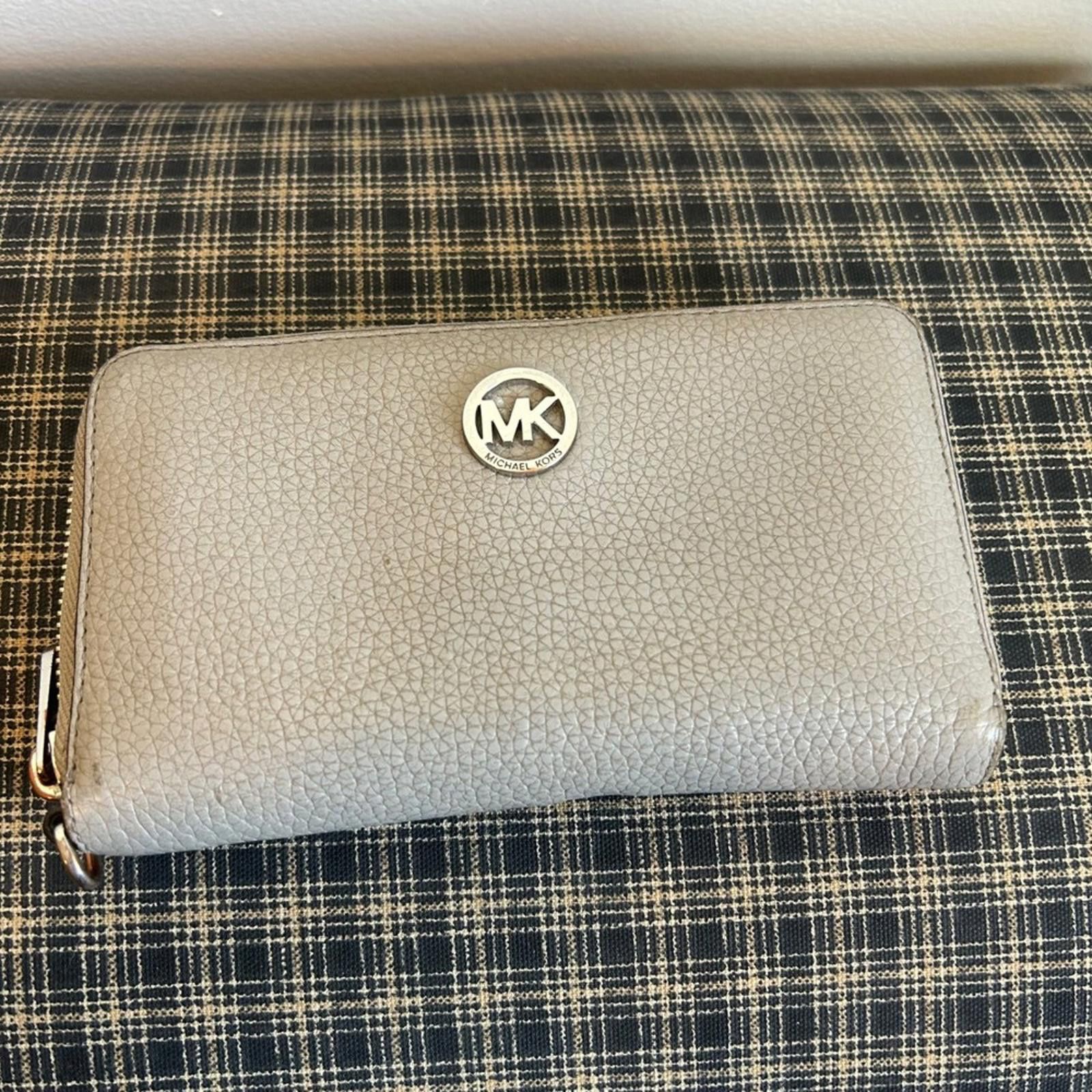 Michael Kors Michael Kors Zip Around Wallet Grey Leather Wristlet Clutch Size ONE SIZE - 1 Thumbnail