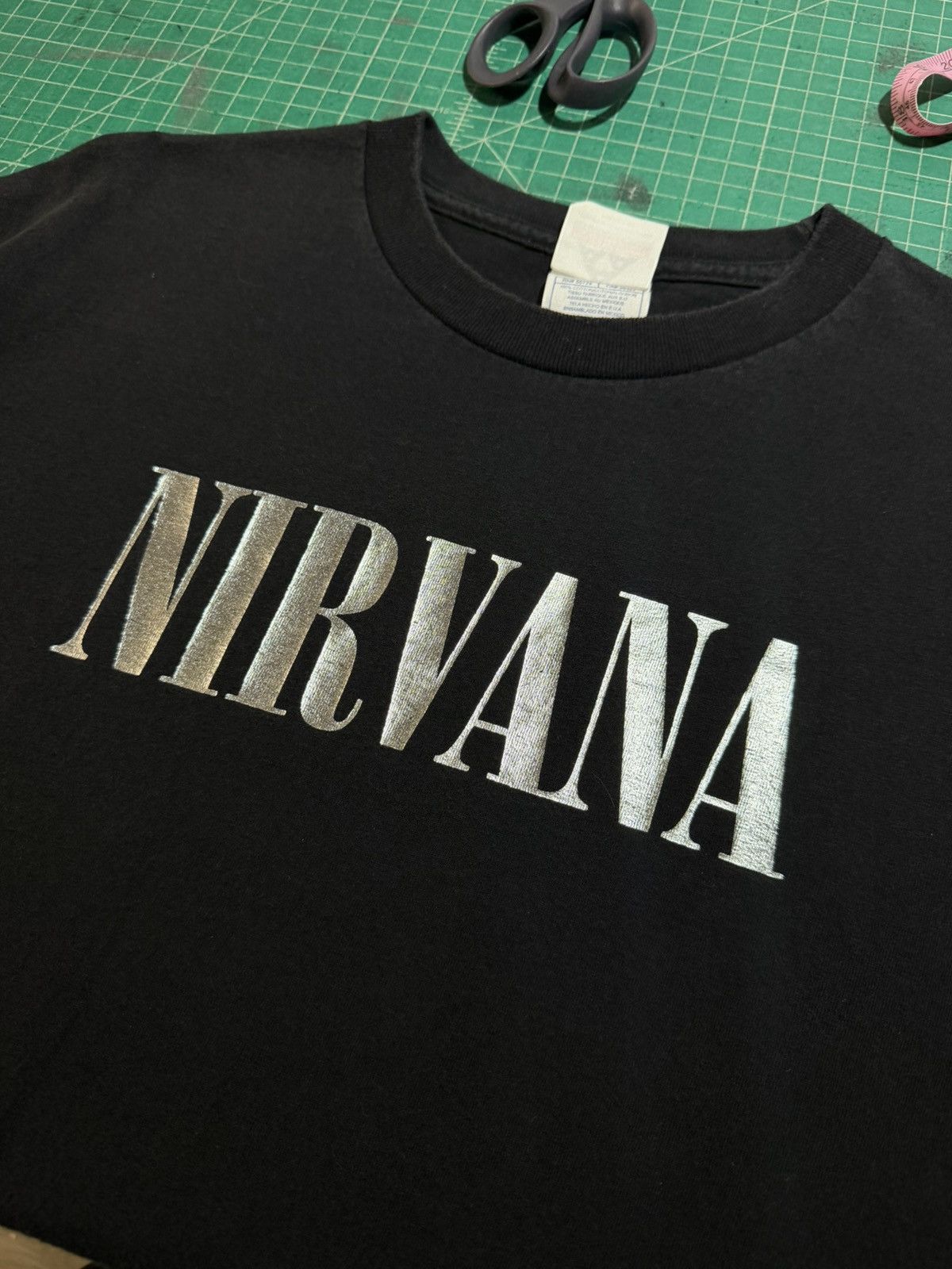 Band Tees Vintage Nirvana Silver Spell Out Tee Extra Large Foil Size US XL / EU 56 / 4 - 3 Thumbnail