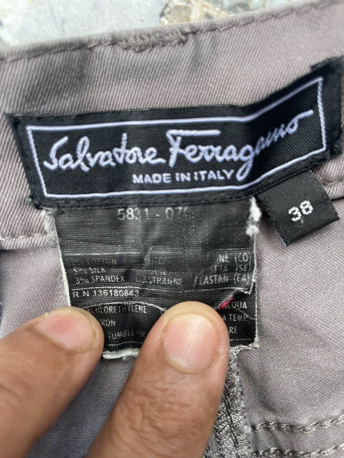 Salvatore Ferragamo Salvatore Ferragamo Gancini Print Pants Size US 38 / EU 54 - 4 Thumbnail