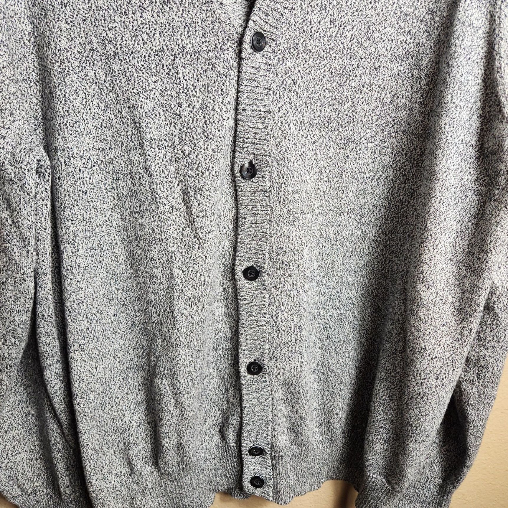 Vintage Wilken Bros. Mens Heathered Black Buttonfront V-Neck Sweater Cardigan XL | Black | Heathered | Cardigan | Sweater | V-Neck | Buttonfront | Mens | XL Size US XL / EU 56 / 4 - 2 Thumbnail