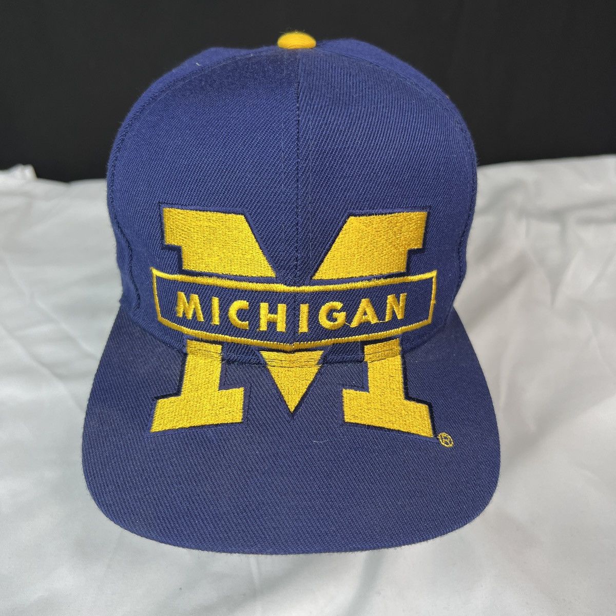 Signatures VINTAGE Signatures University of Michigan BIG LOGO Snapback Size ONE SIZE - 8 Thumbnail