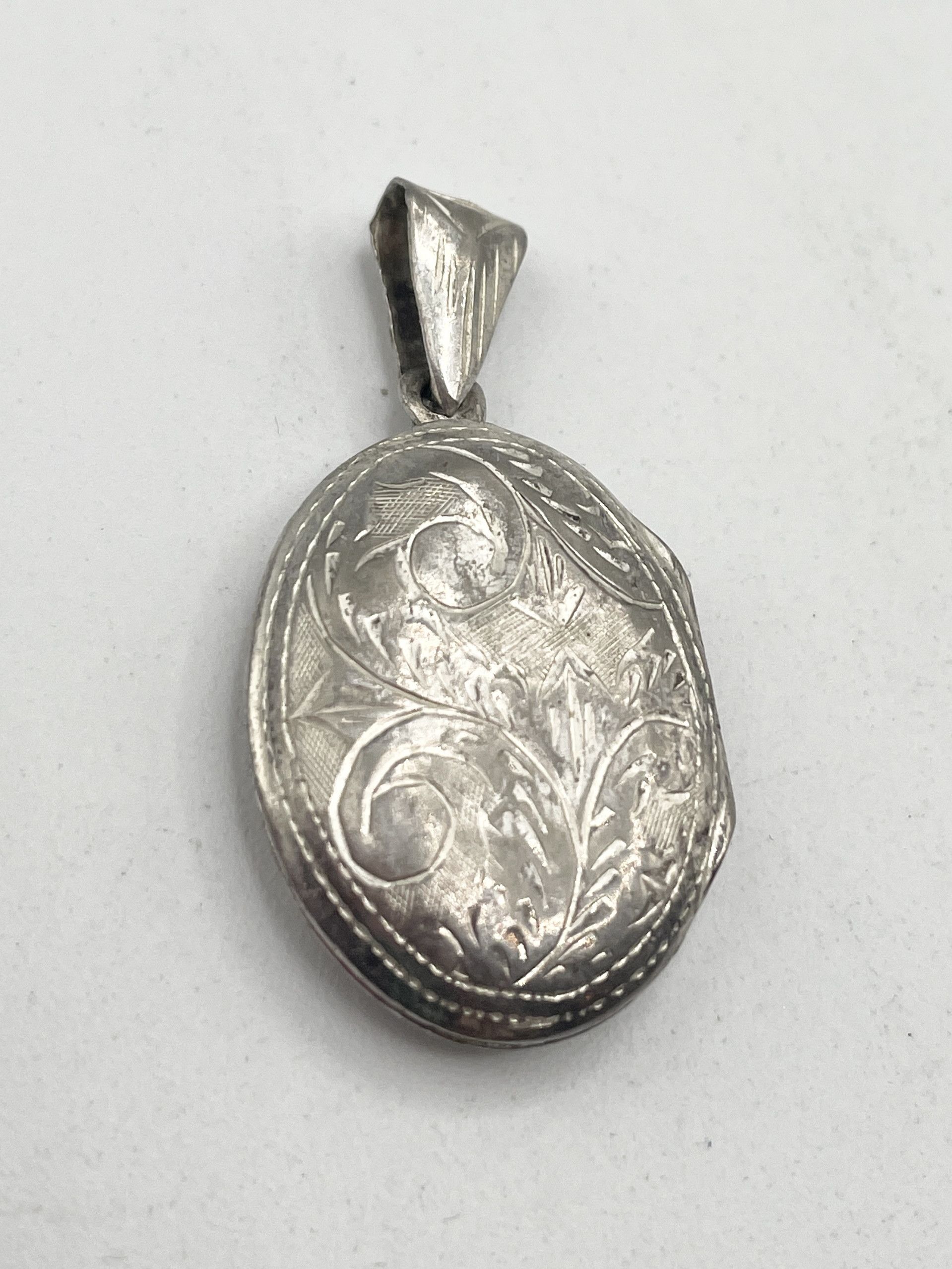 Vintage Vintage Sterling Silver 925 Thailand Floral Etched Locket Pe Size ONE SIZE - 2 Thumbnail