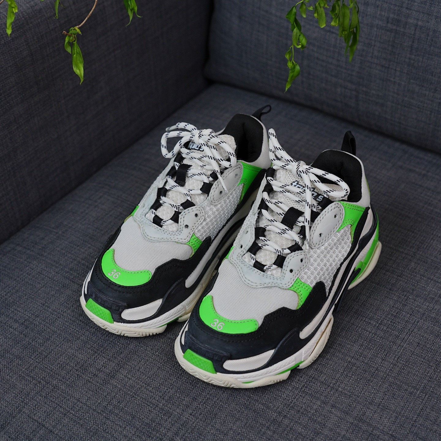 Balenciaga Balenciaga Green Lowtop Sneakers us_6 Women Size US 6 / IT 36 - 1 Thumbnail